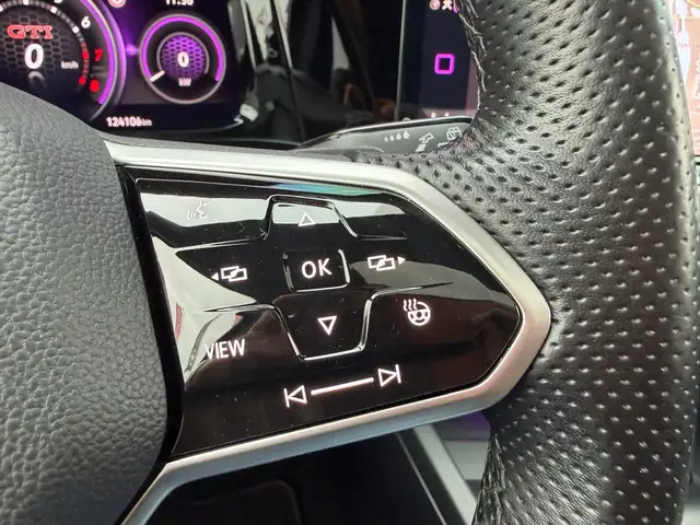 Volkswagen Golf view 18