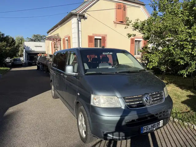 Volkswagen T5 Shuttle T 5 lang  8-Sitzer  Motor NEU