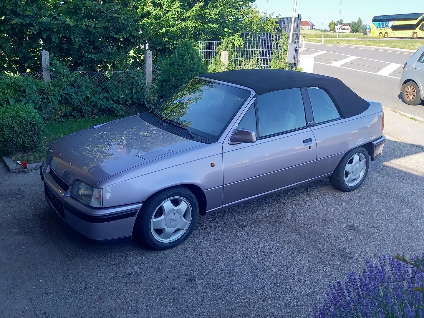 Oldtimer Opel Kadett E Cabrio GSI 2.0 Violett - 2