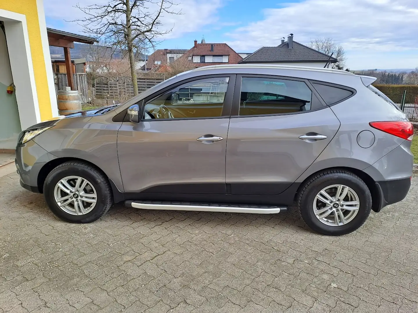 Hyundai iX35 iX35 2,0 CRDi Premium 4WD DPF Aut. Premium Bronze - 2
