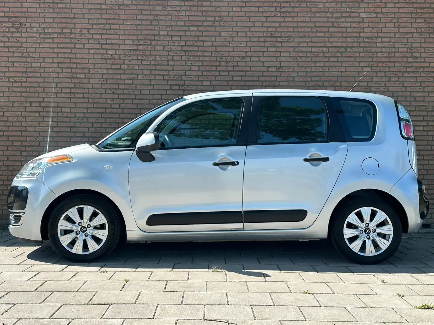 Citroen C3 Picasso 1.4 VTi Aura Grijs - 2