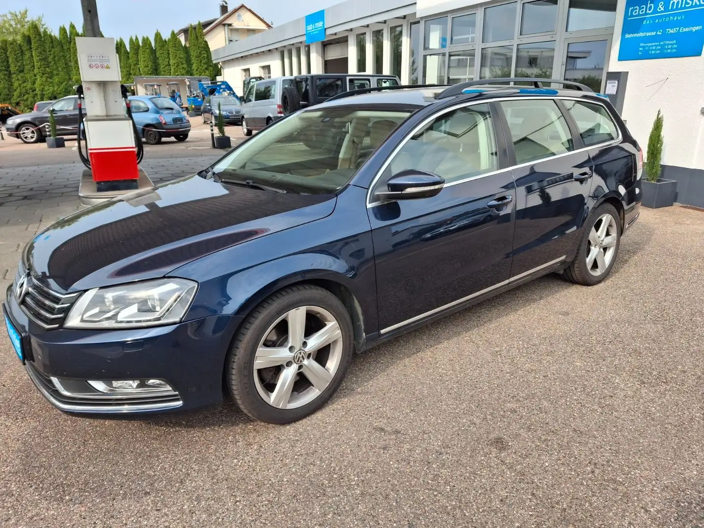 Volkswagen Passat Variant *Kamera/Xenon/SHZ/Navi/PDC* Blau - 2