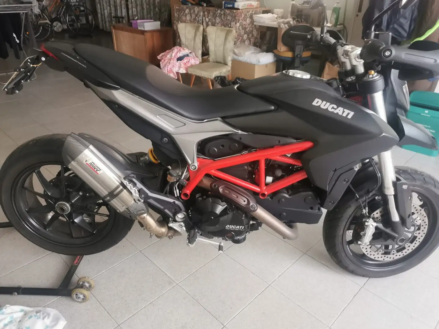 Ducati Hypermotard 821 Czarny - 1