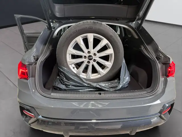 Audi Q3 view 13