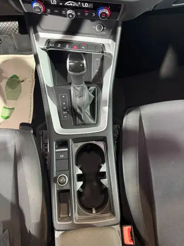 Audi Q3 view 7