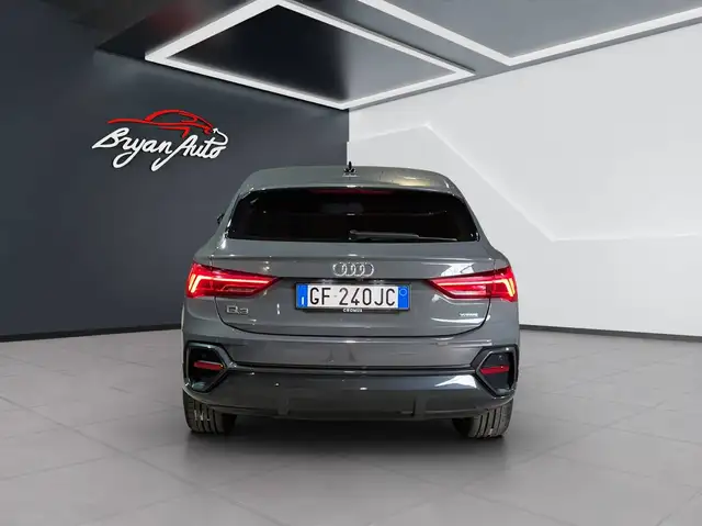 Audi Q3 view 4