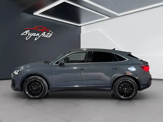 Audi Q3 view 6