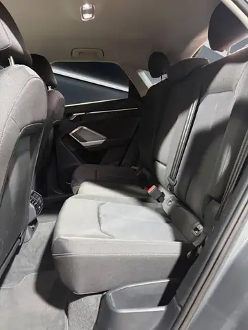 Audi Q3 view 12