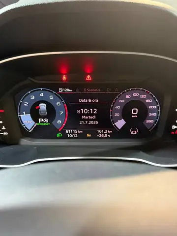 Audi Q3 view 9