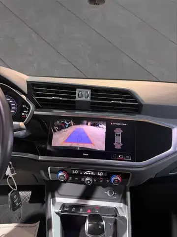 Audi Q3 view 10