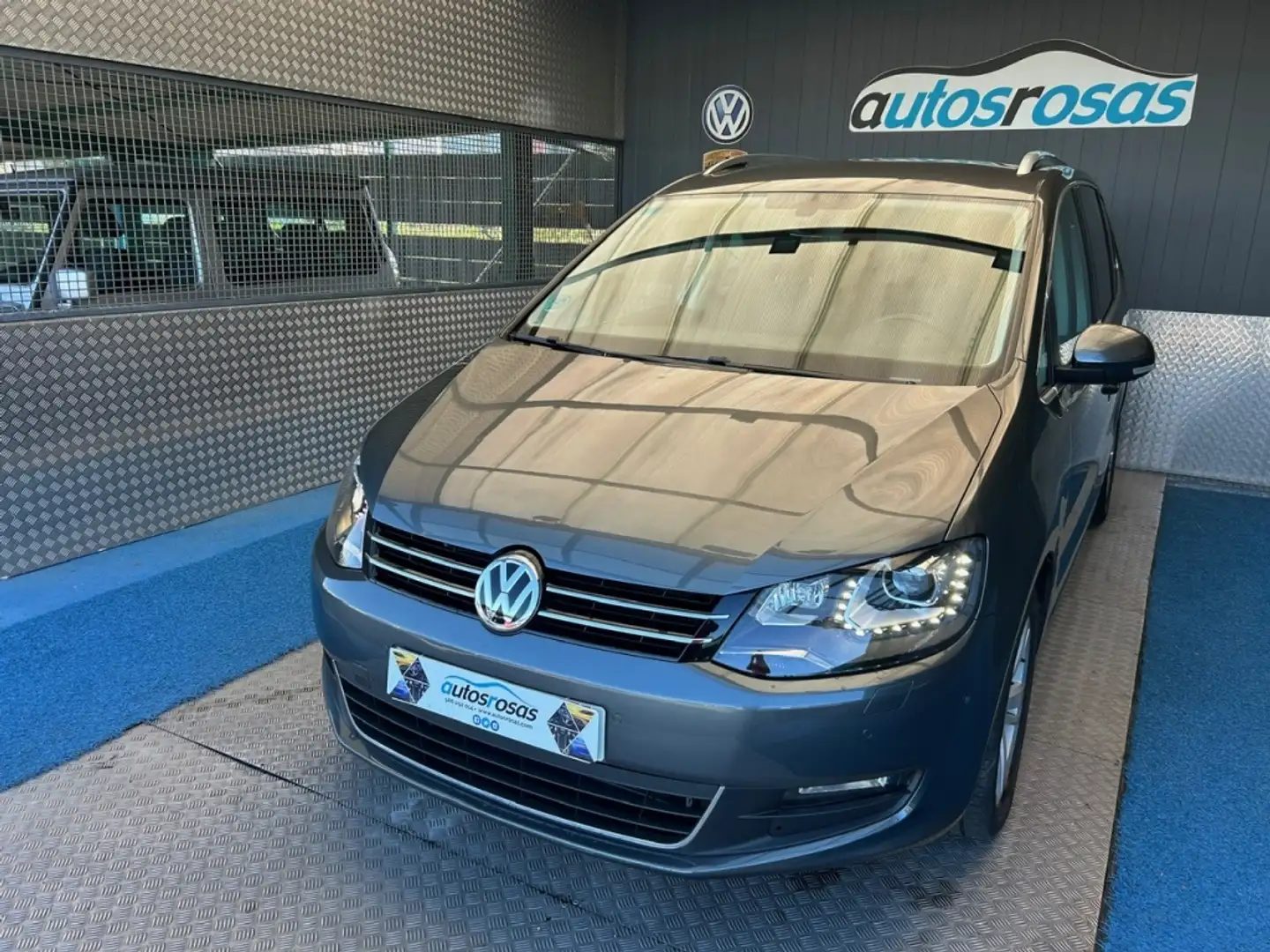 Volkswagen Sharan 2.0TDI Advance DSG 110kW Gris - 1