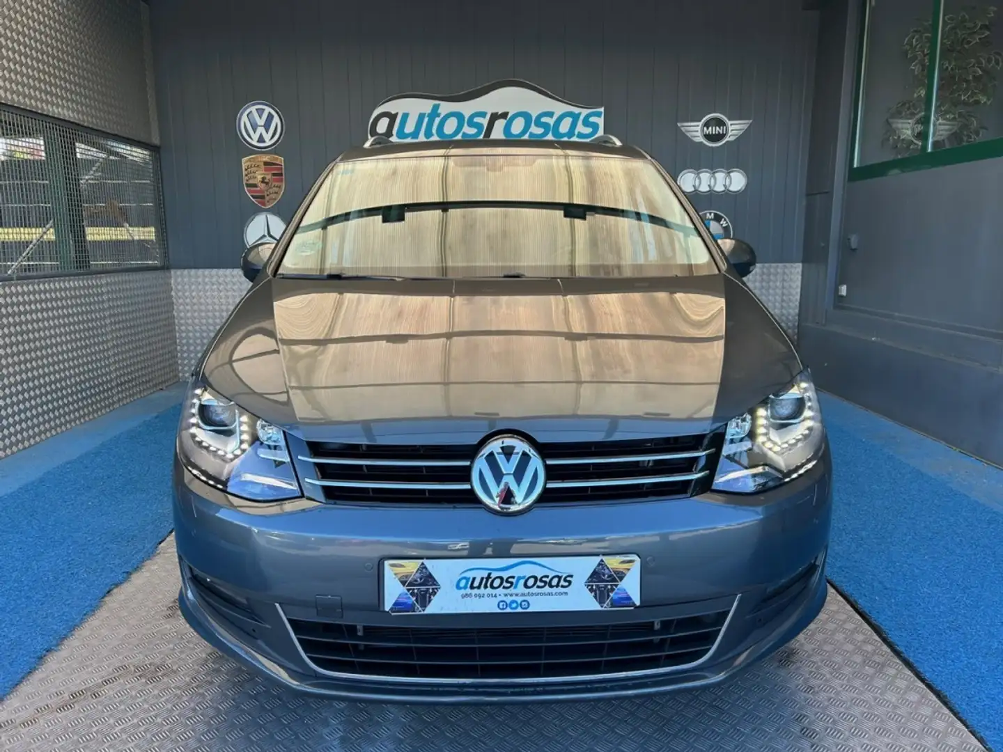 Volkswagen Sharan 2.0TDI Advance DSG 110kW Gris - 2