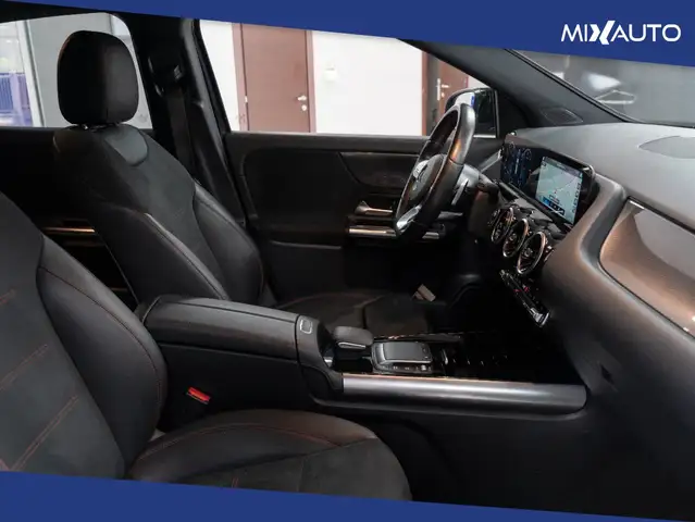 Mercedes-Benz Gla view 13