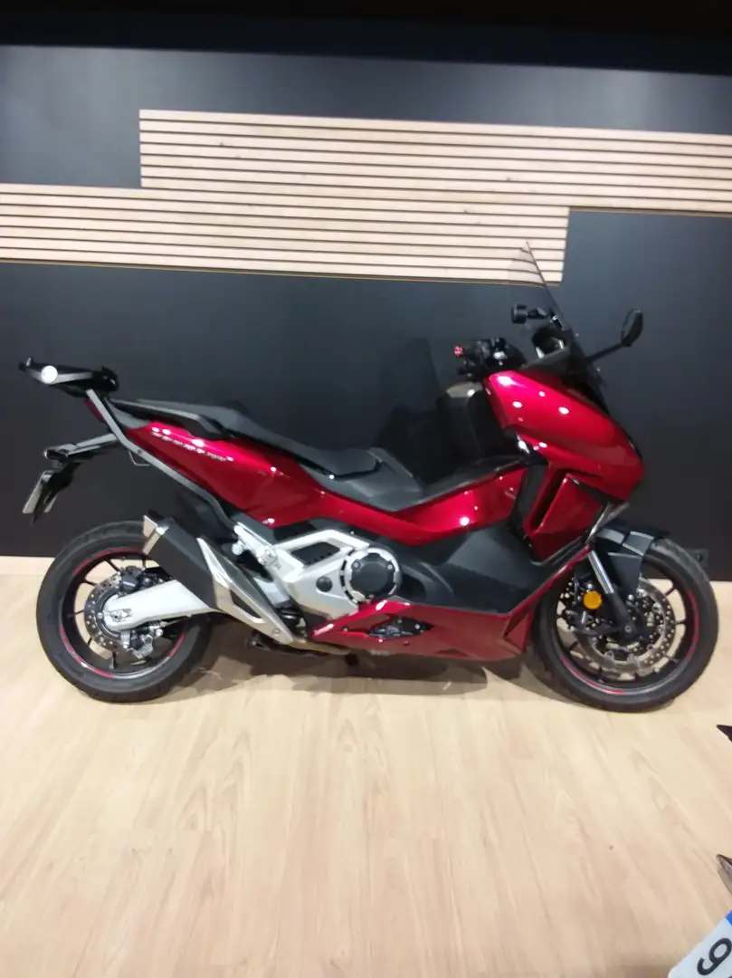 Honda Forza 750 Rosso - 1