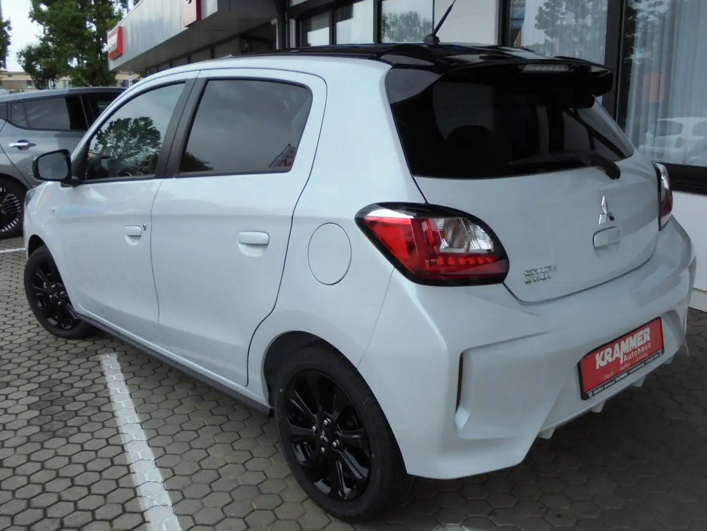 Mitsubishi Space Star Select +Black Weiß - 2