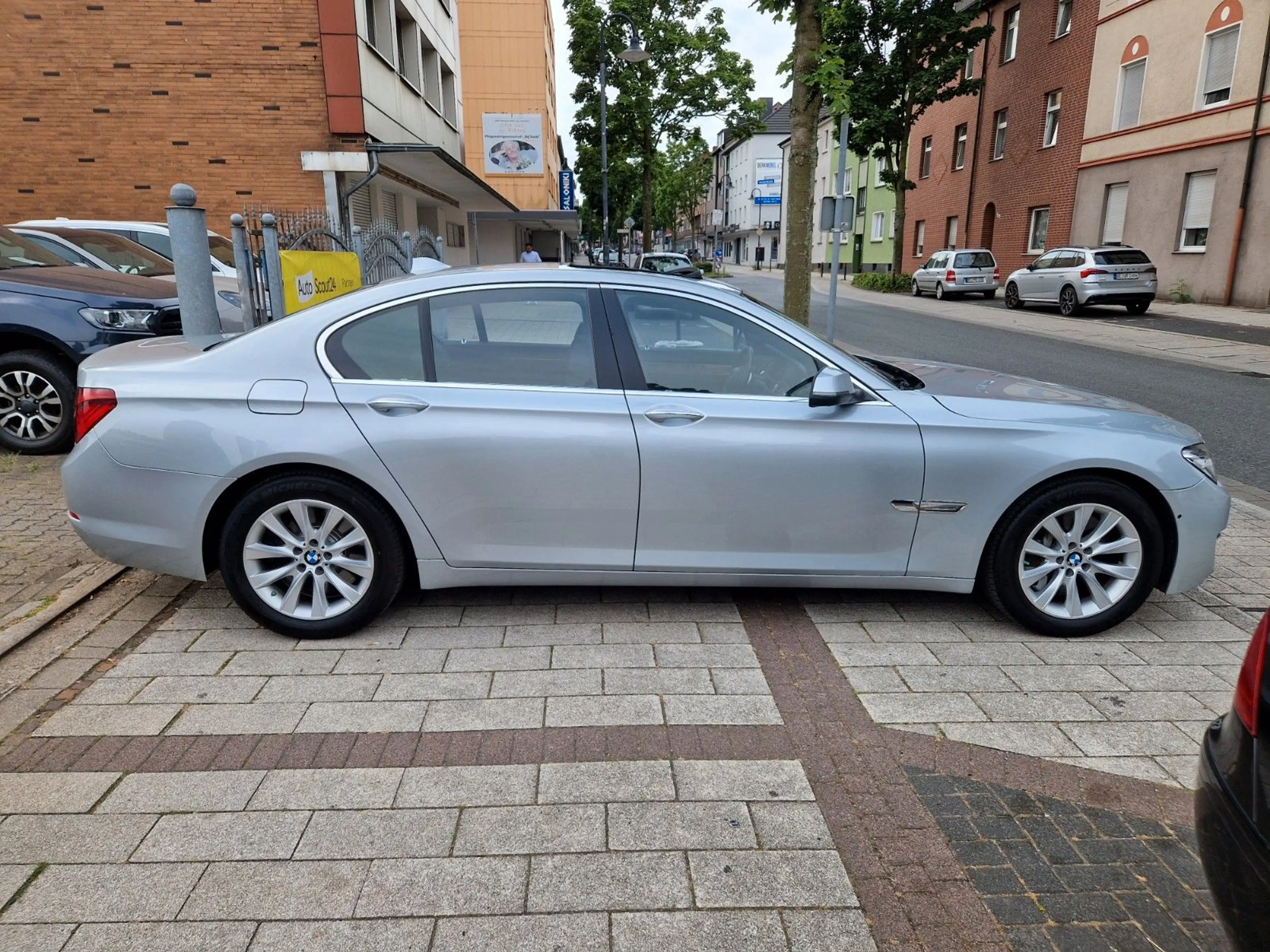 BMW 750 d xDrive LCI*2.HAND*LED*HUD*360°*SOFT*AHK*ACC — photo 4
