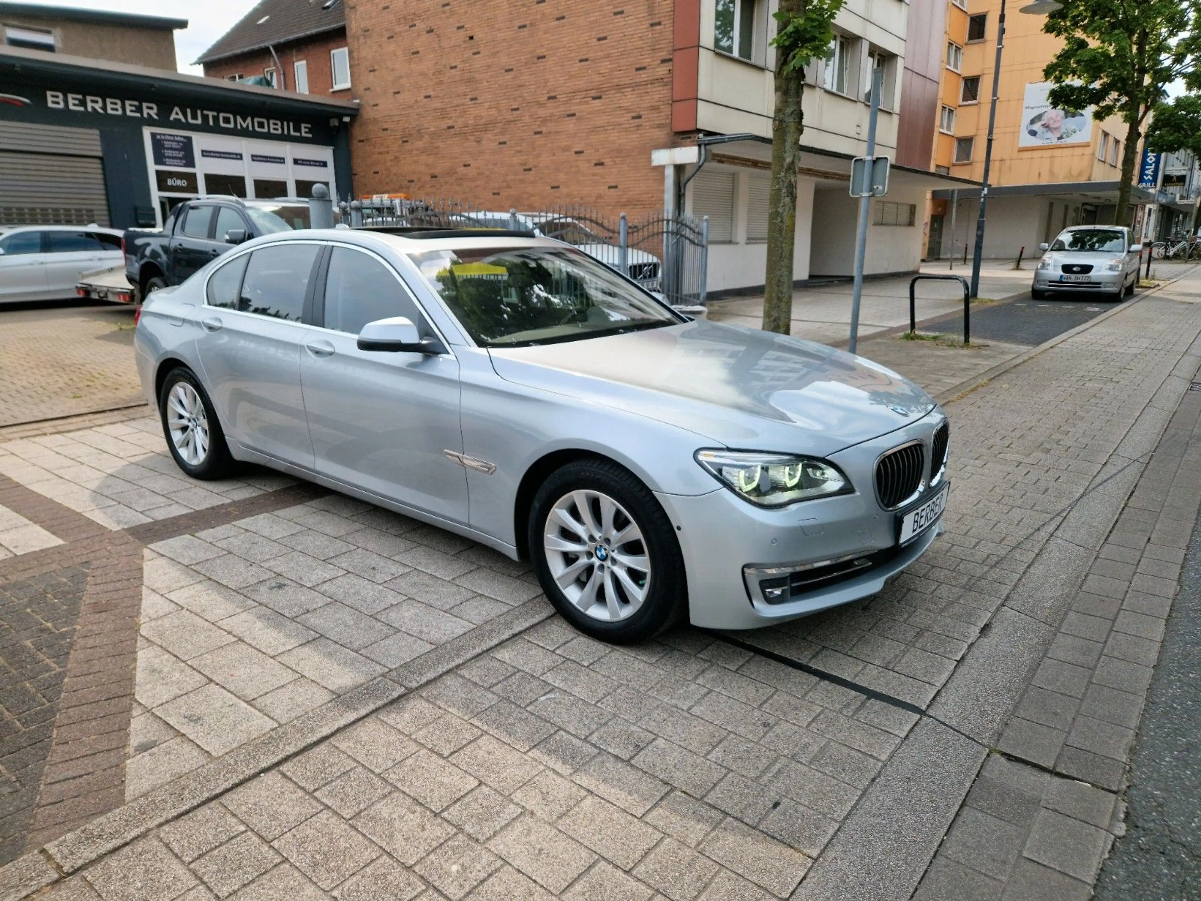 BMW 750 d xDrive LCI*2.HAND*LED*HUD*360°*SOFT*AHK*ACC — photo 3