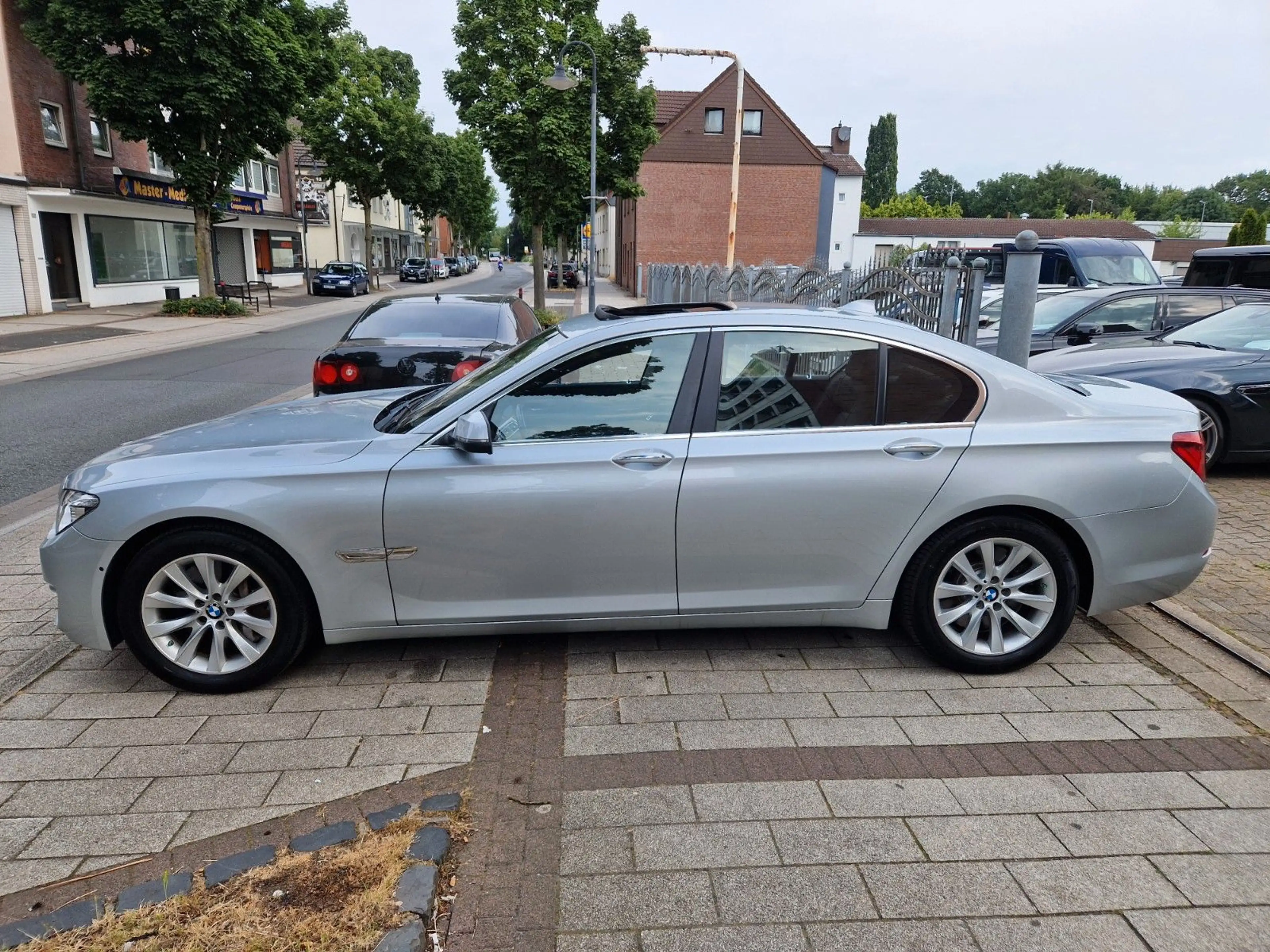BMW 750 d xDrive LCI*2.HAND*LED*HUD*360°*SOFT*AHK*ACC — photo 8