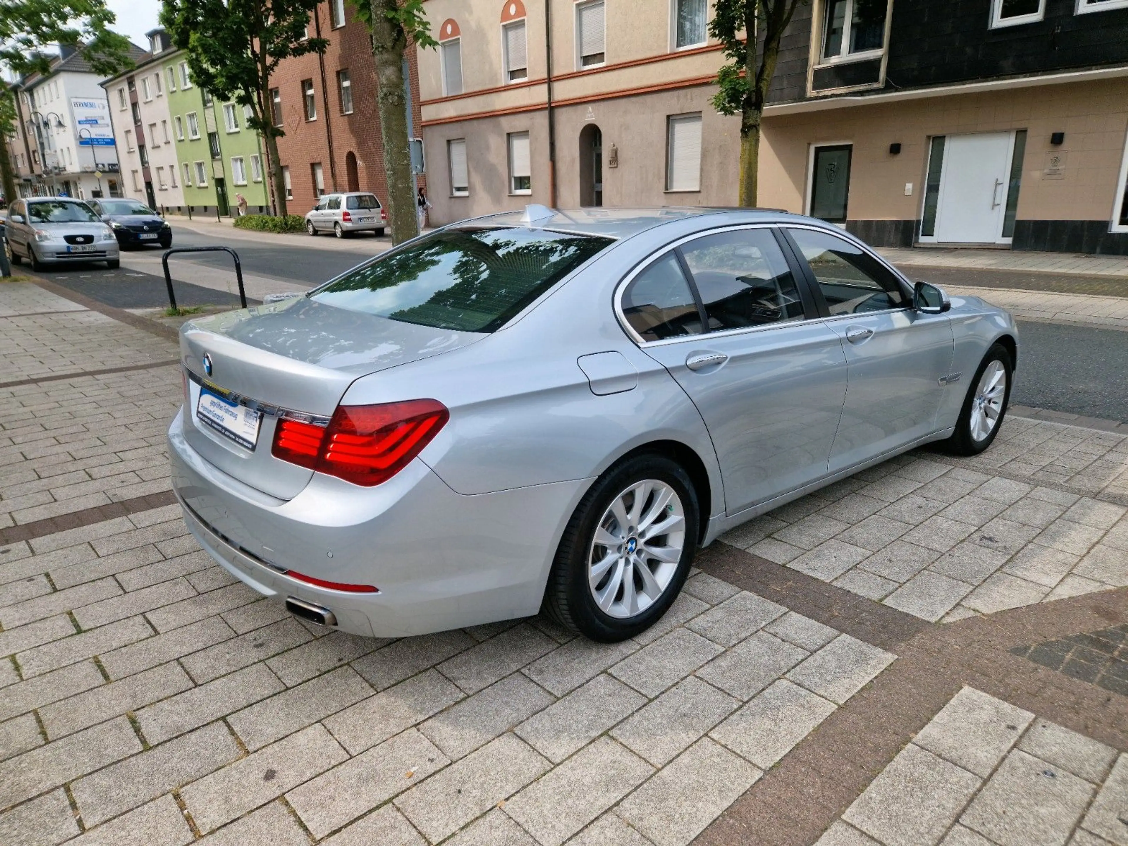 BMW 750 d xDrive LCI*2.HAND*LED*HUD*360°*SOFT*AHK*ACC — photo 5