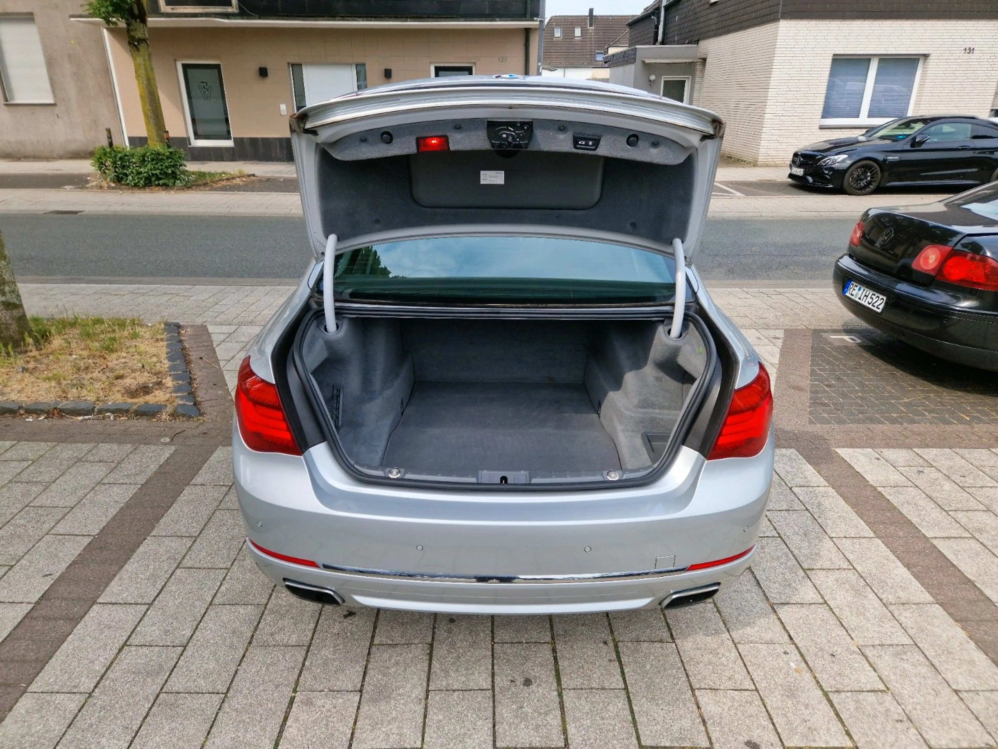BMW 750 d xDrive LCI*2.HAND*LED*HUD*360°*SOFT*AHK*ACC — photo 10