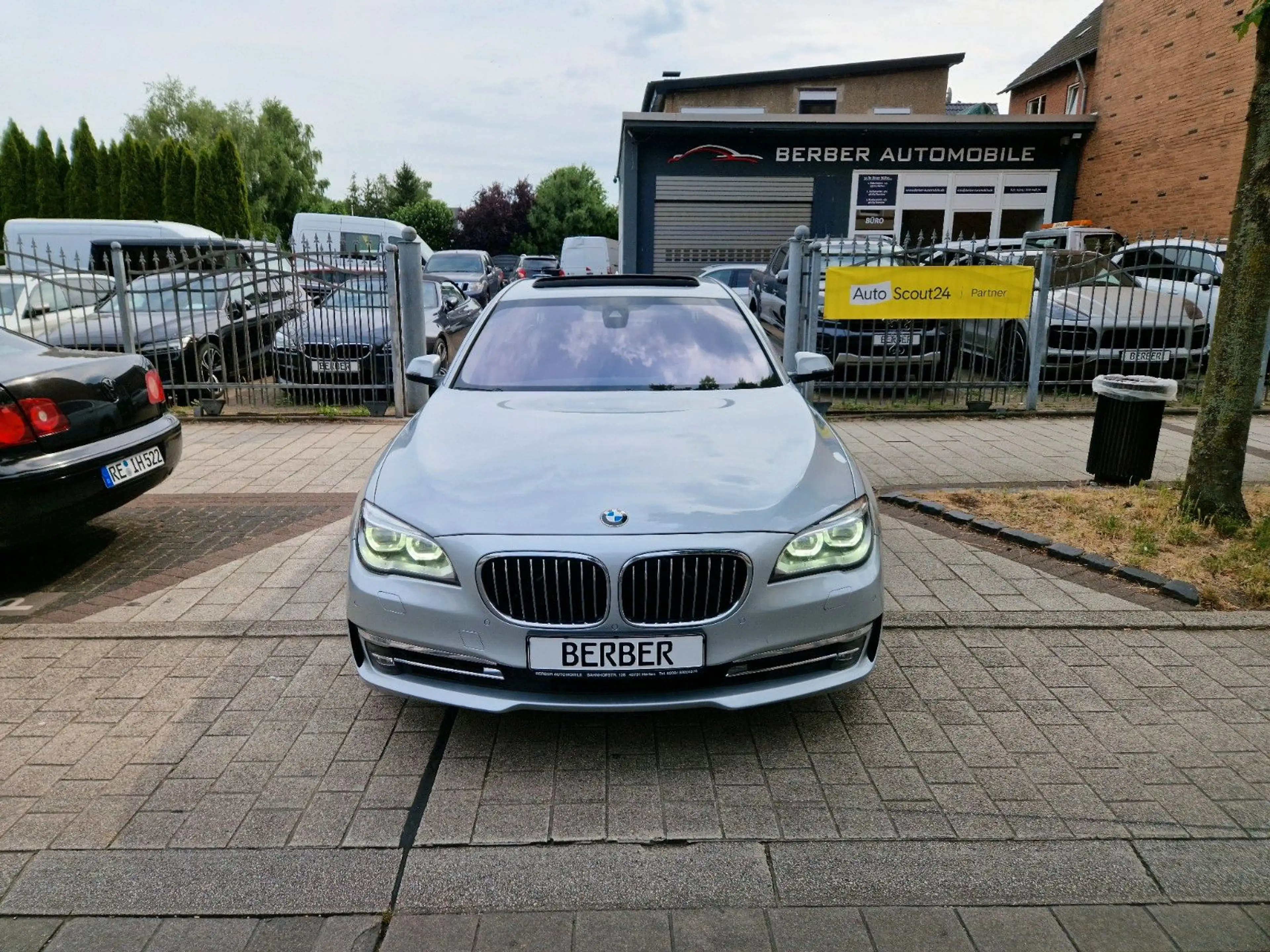 BMW 750 d xDrive LCI*2.HAND*LED*HUD*360°*SOFT*AHK*ACC — photo 2