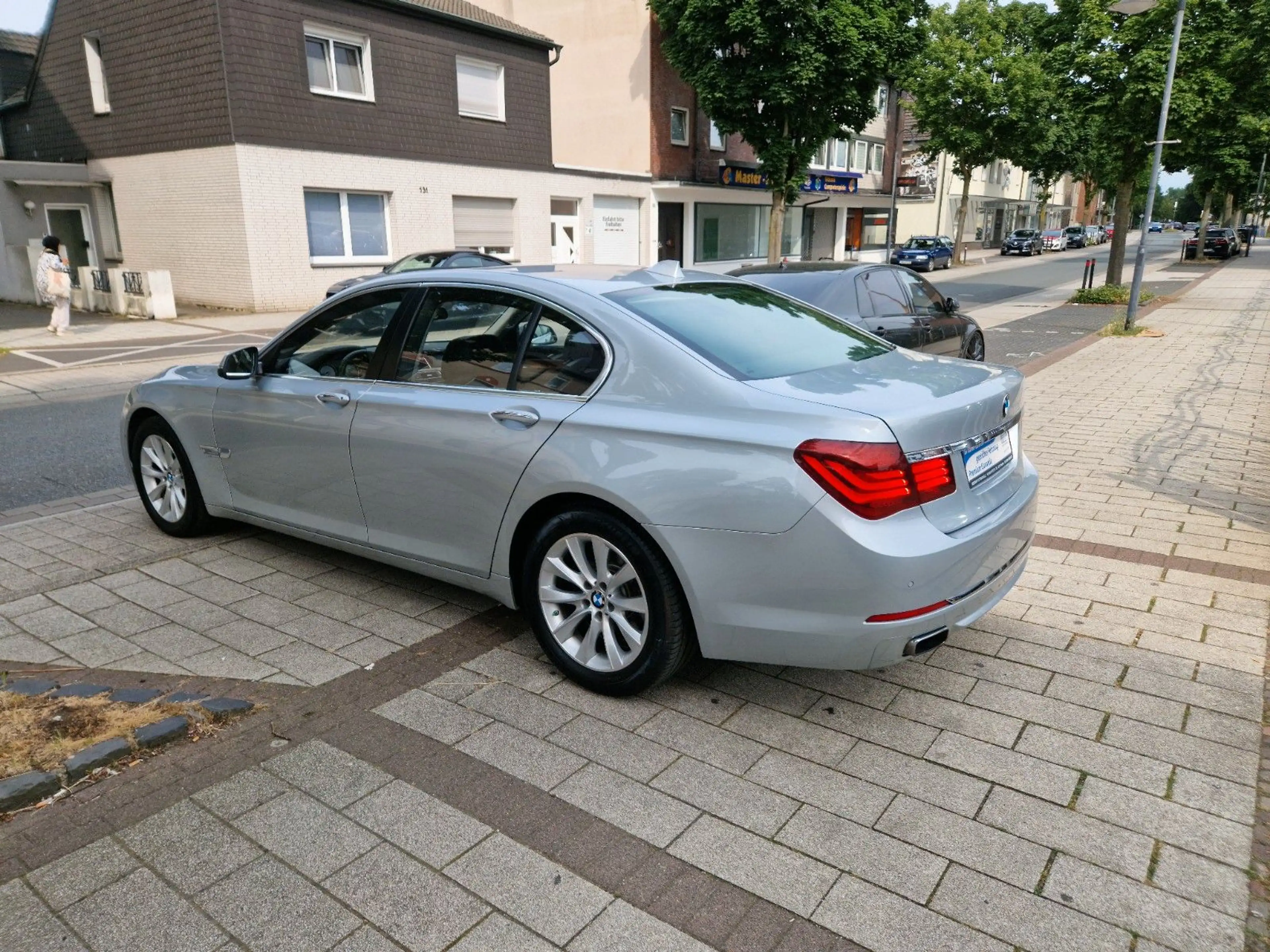 BMW 750 d xDrive LCI*2.HAND*LED*HUD*360°*SOFT*AHK*ACC — photo 7