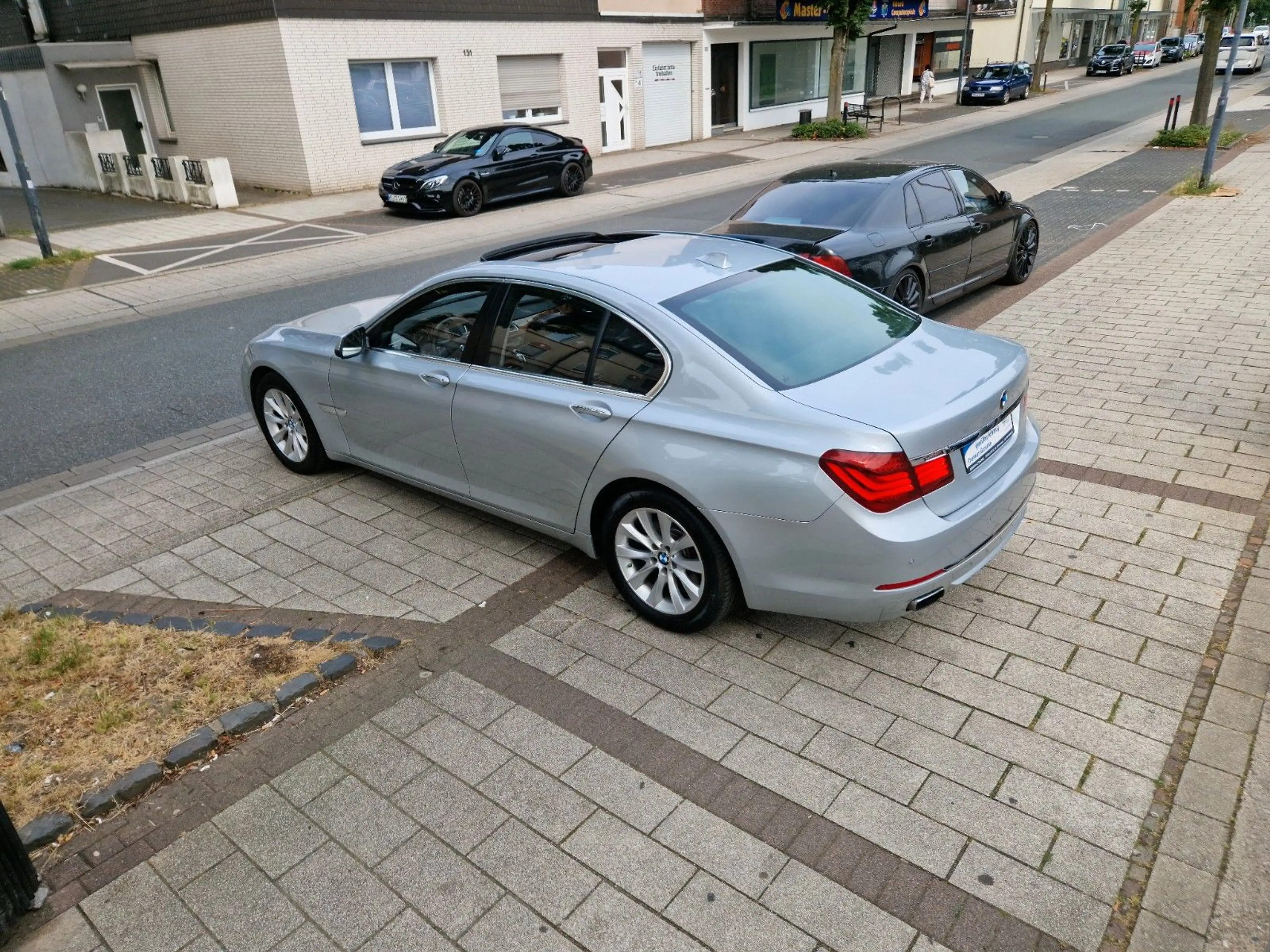 BMW 750 d xDrive LCI*2.HAND*LED*HUD*360°*SOFT*AHK*ACC — photo 9