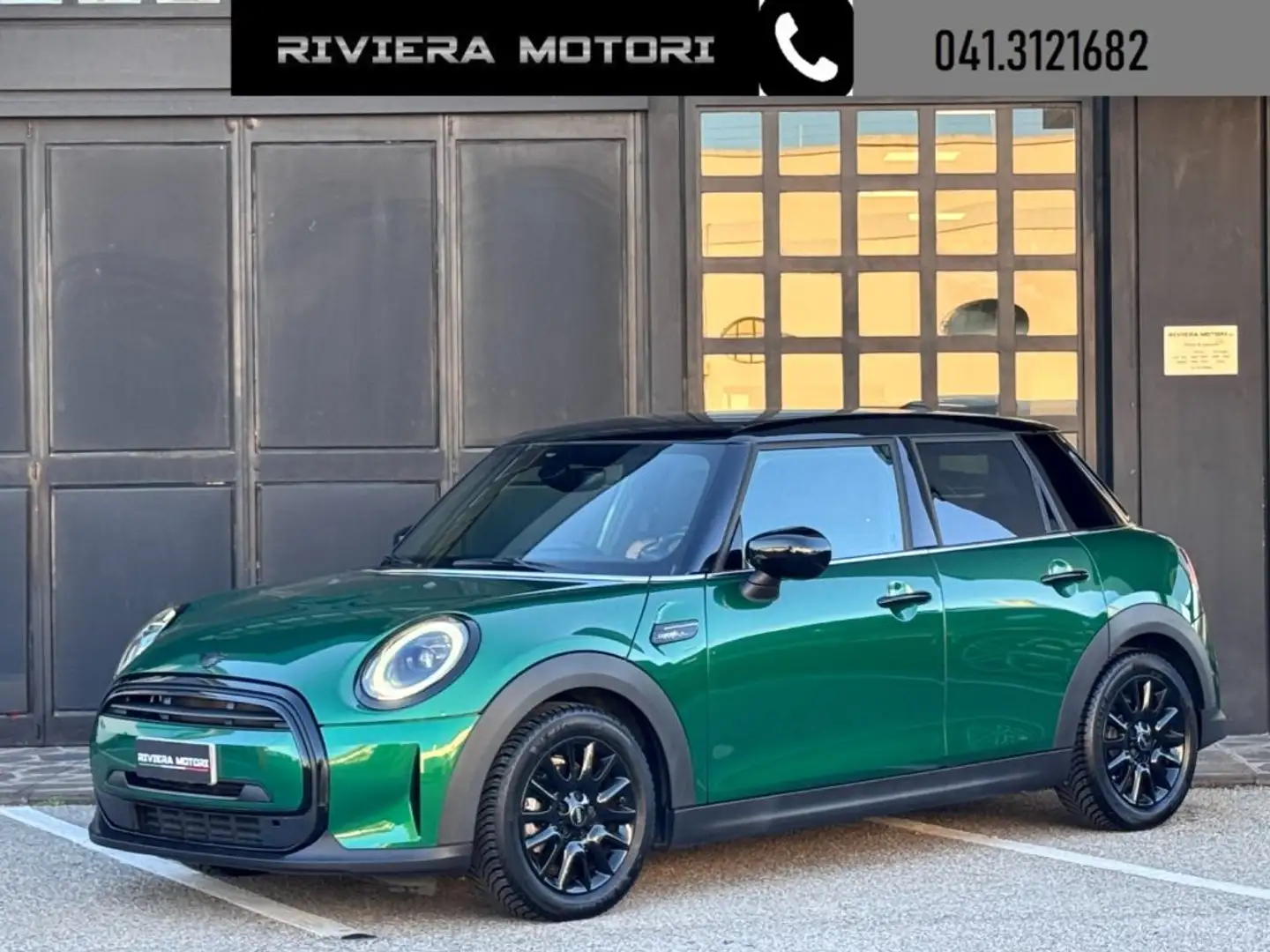MINI Cooper 1.5 Cooper Camden 5 porte Automatica Groen - 1