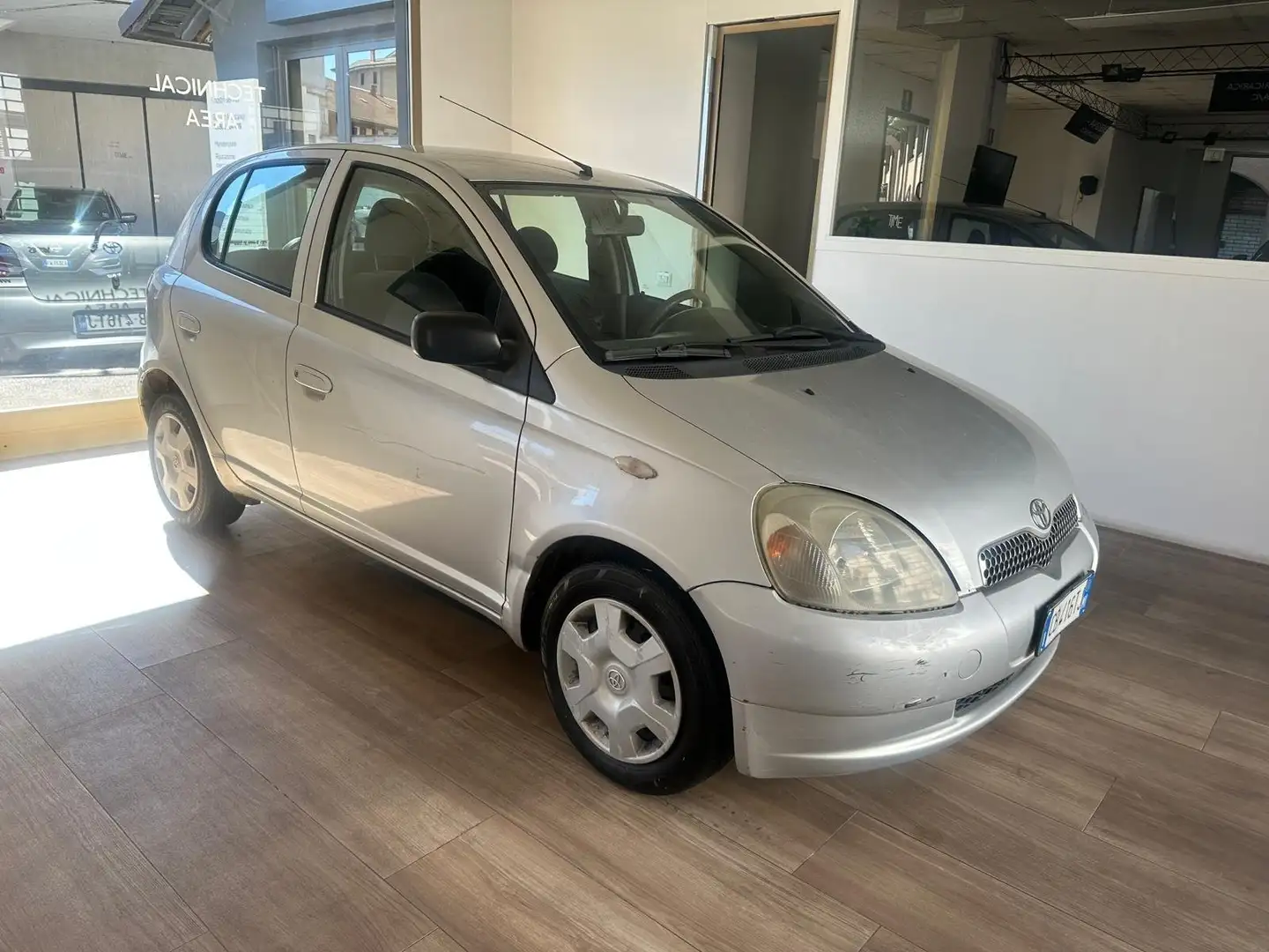 Toyota Yaris Yaris 5p 1.0 Argento - 2