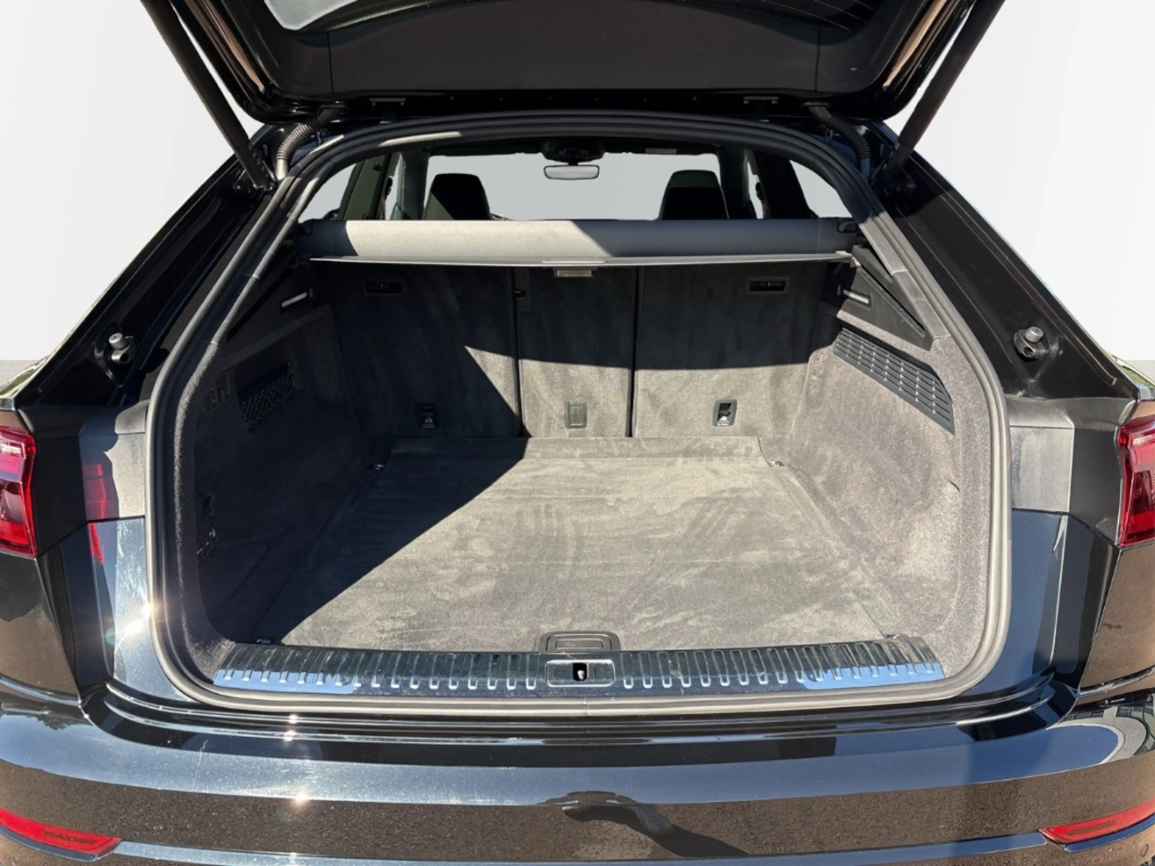 Audi SQ8 4.0 TFSI MATRIX PANORAMA B&O 360°HuD 23'' ACC — photo 10