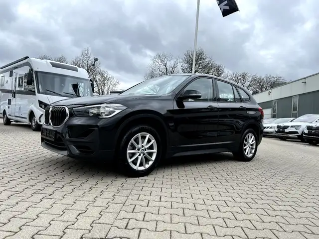 BMW X1 20i xDrive Advantage *Leder Sitzh. DAB PDC*