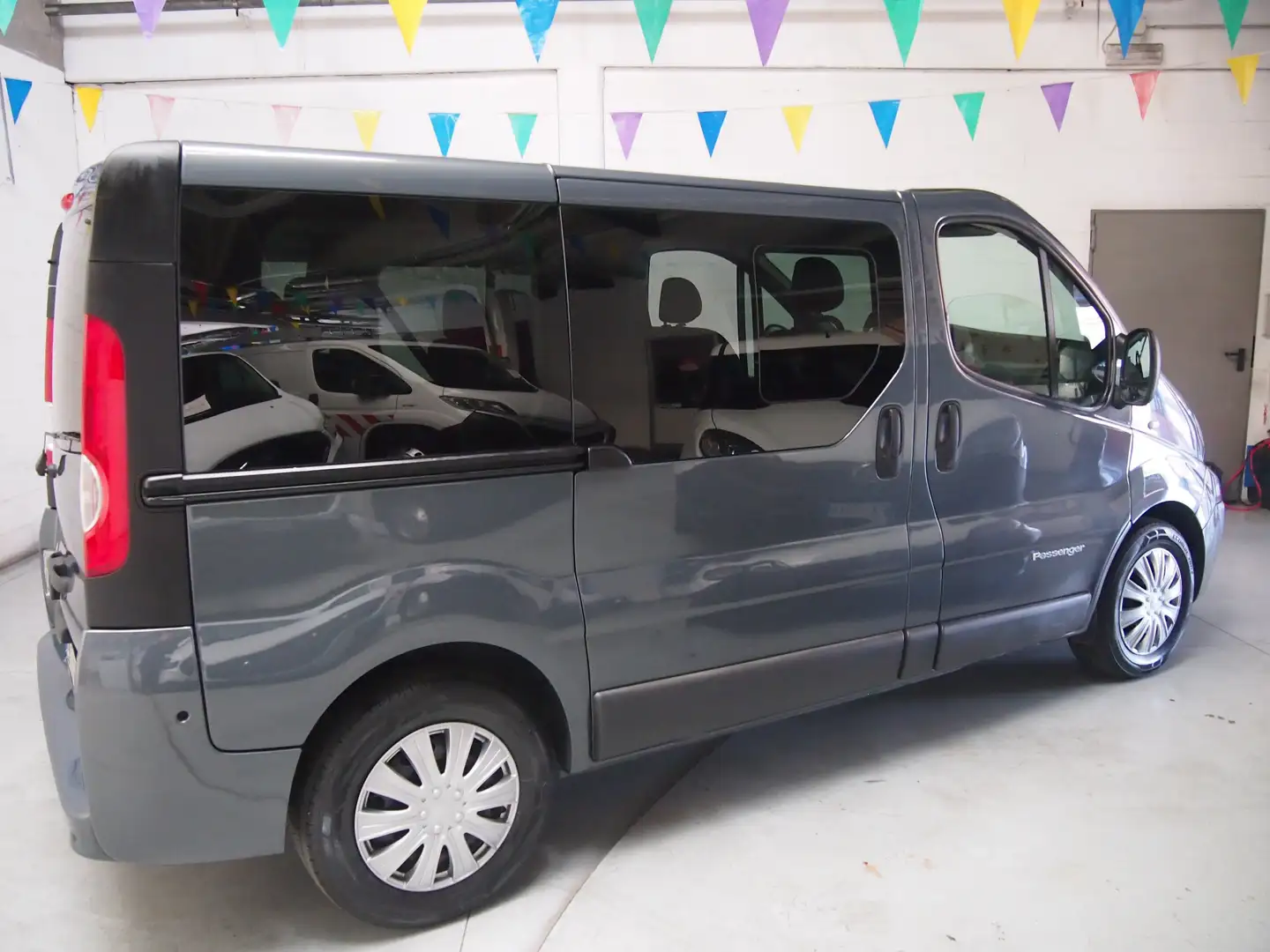 Renault Trafic 2.0DCI 115CV 8 POSTI PASSENGER Grigio - 2