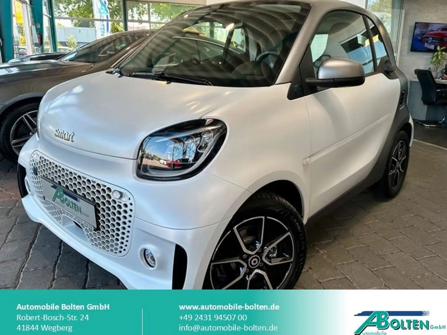 smart forTwo EQ-  JBL- Pano-Winter-/Exclusive-Paket Bílá - 1