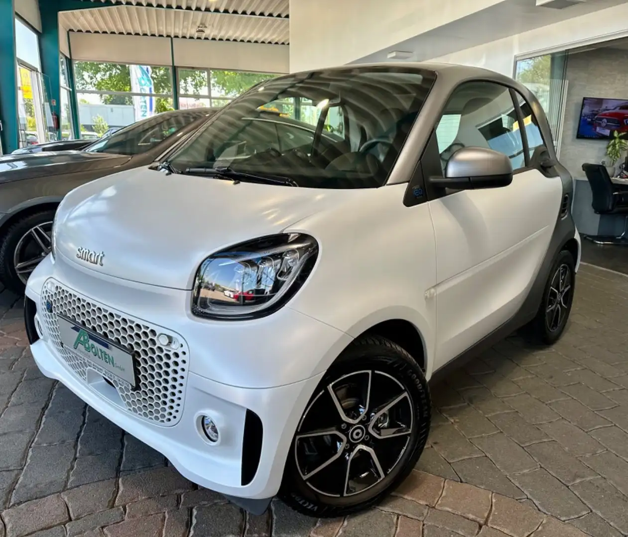 smart forTwo EQ-  JBL- Pano-Winter-/Exclusive-Paket Bílá - 2
