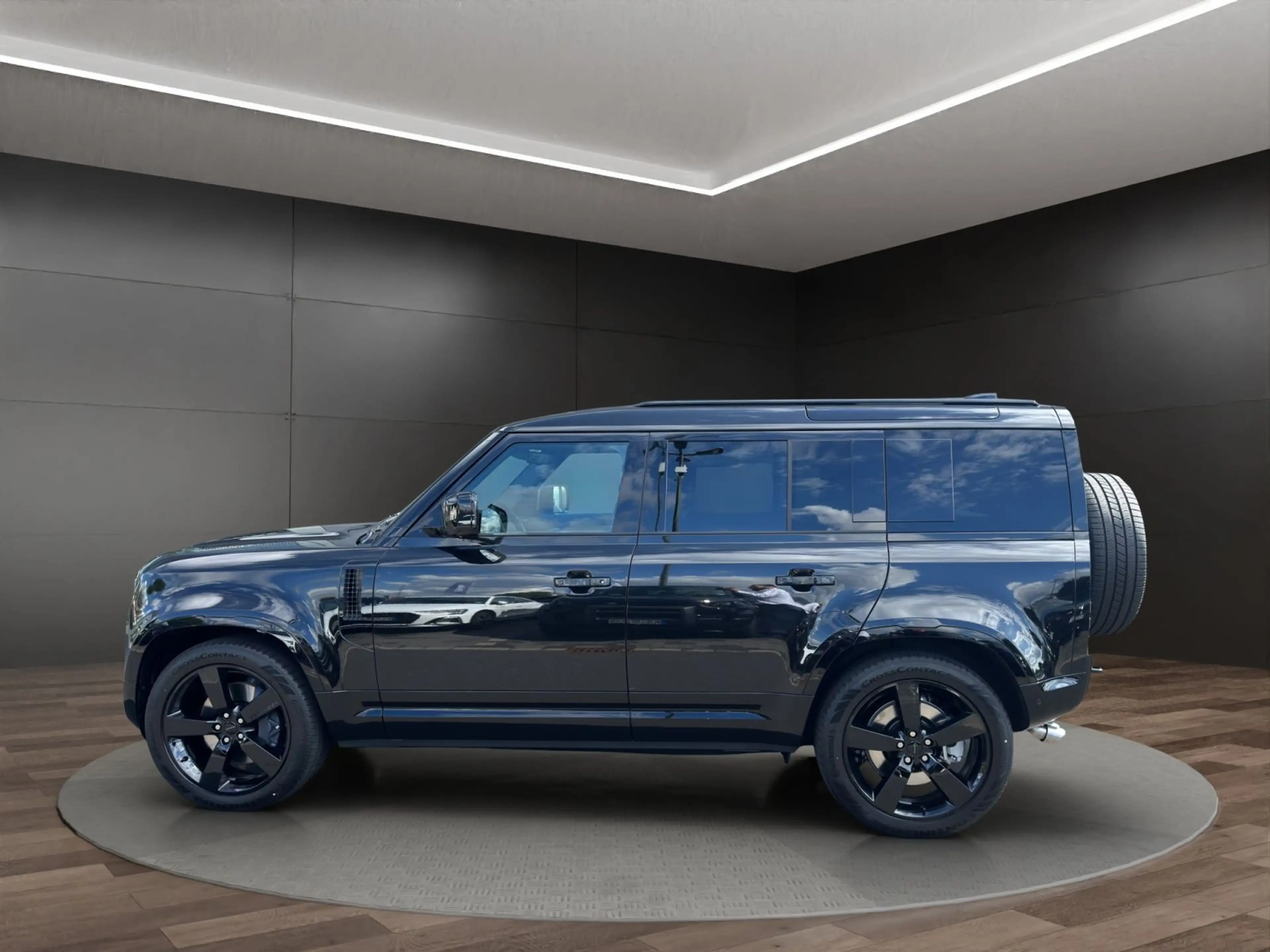 Land Rover Defender 110 5.0 P425 X-Dynamic HSE AHK — photo 9