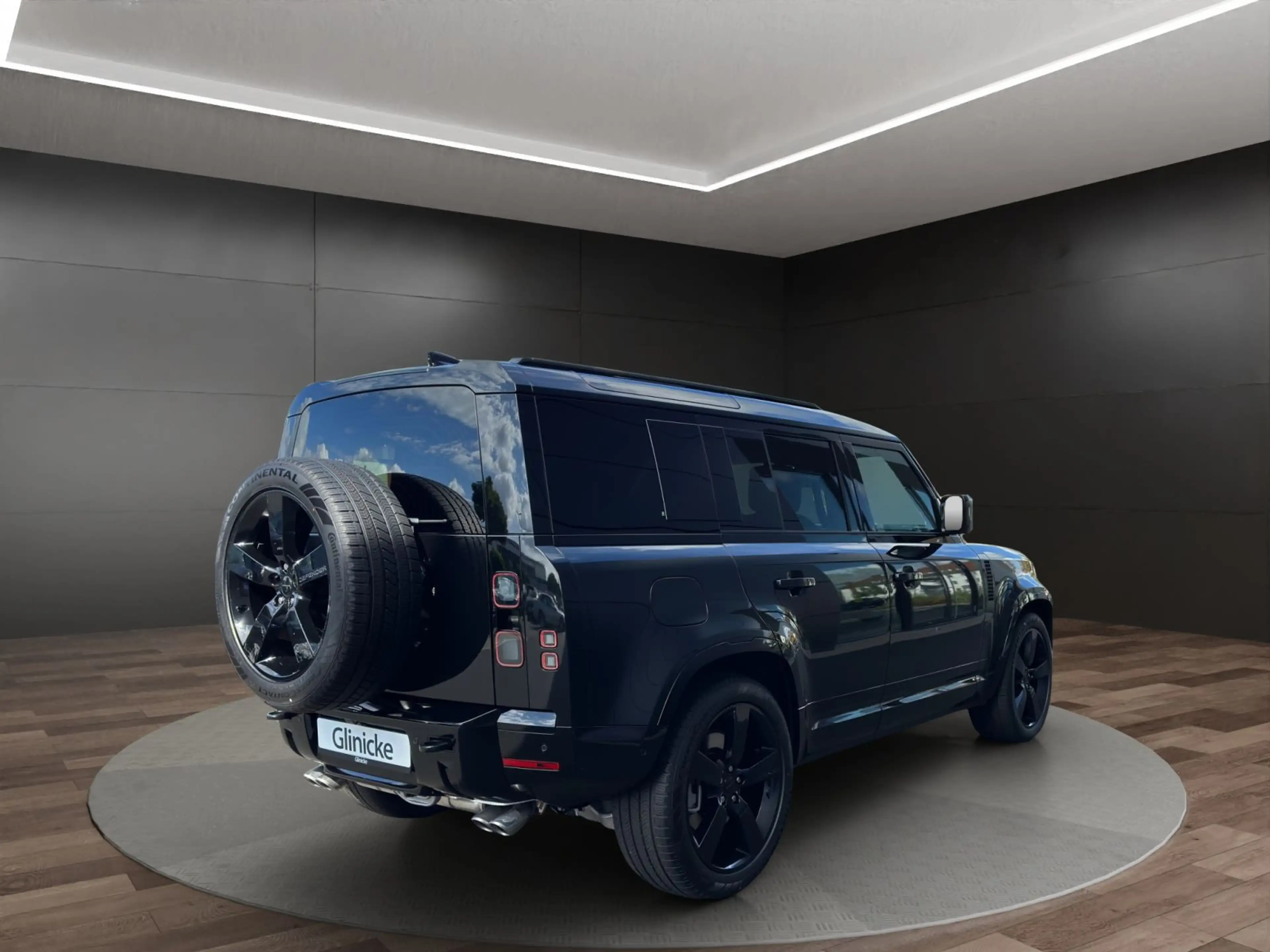 Land Rover Defender 110 5.0 P425 X-Dynamic HSE AHK — photo 2