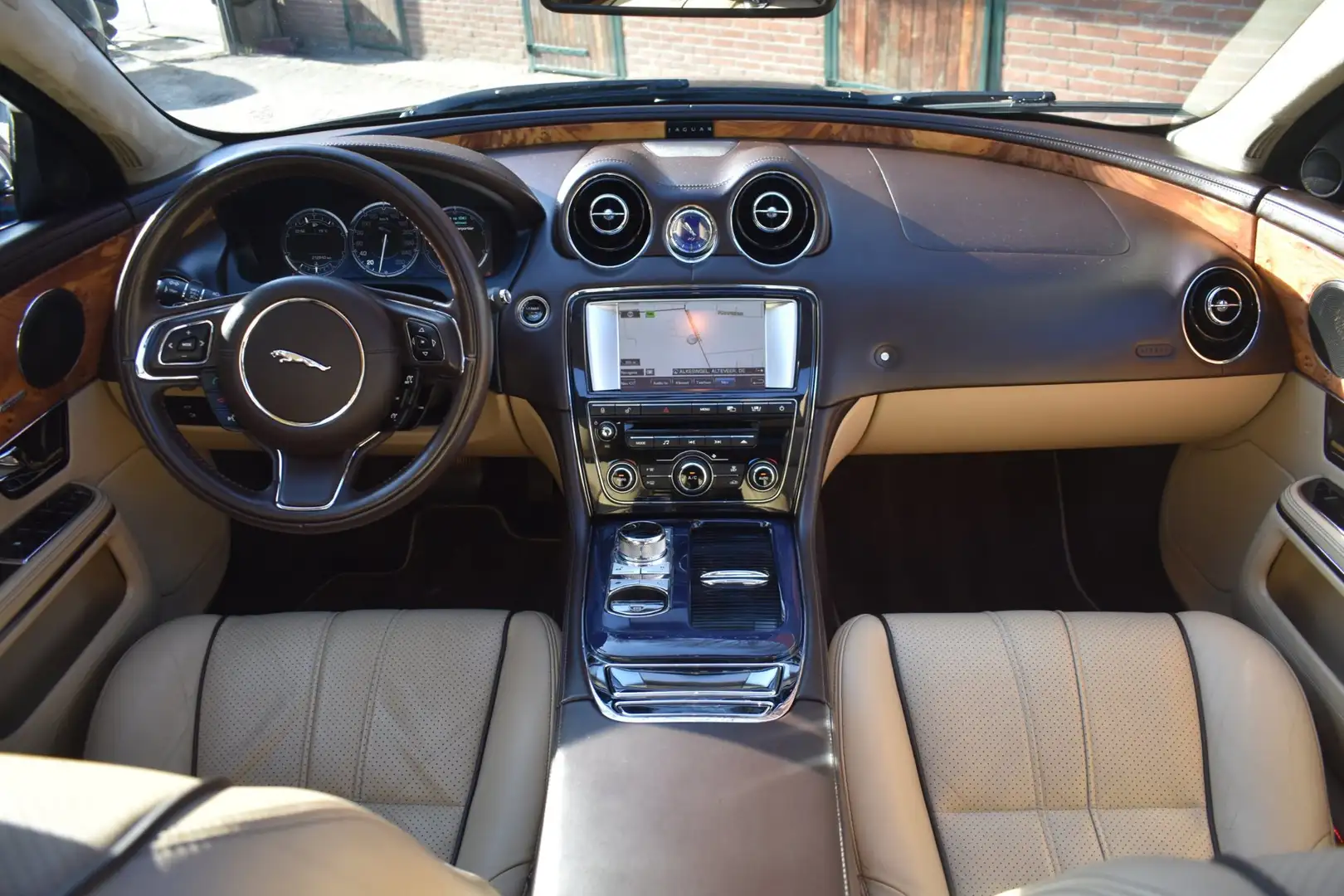 Jaguar XJ 3.0 V6D Portfolio LWB '10 Pano Xenon Leder Clima N Rot - 2