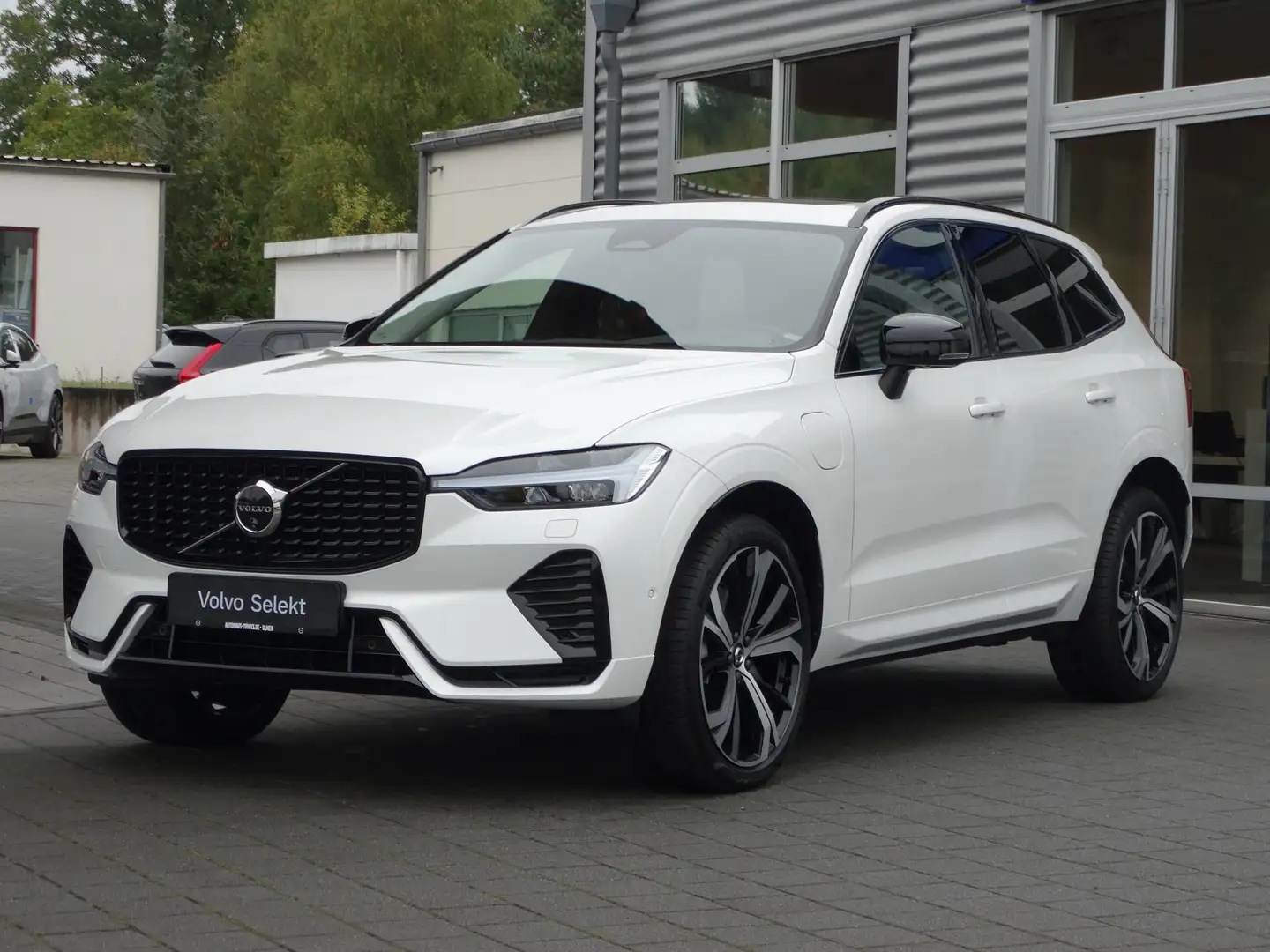 Volvo XC60 Plus Dark Recharge Plug-In Hybrid T6 AWD Weiß - 1