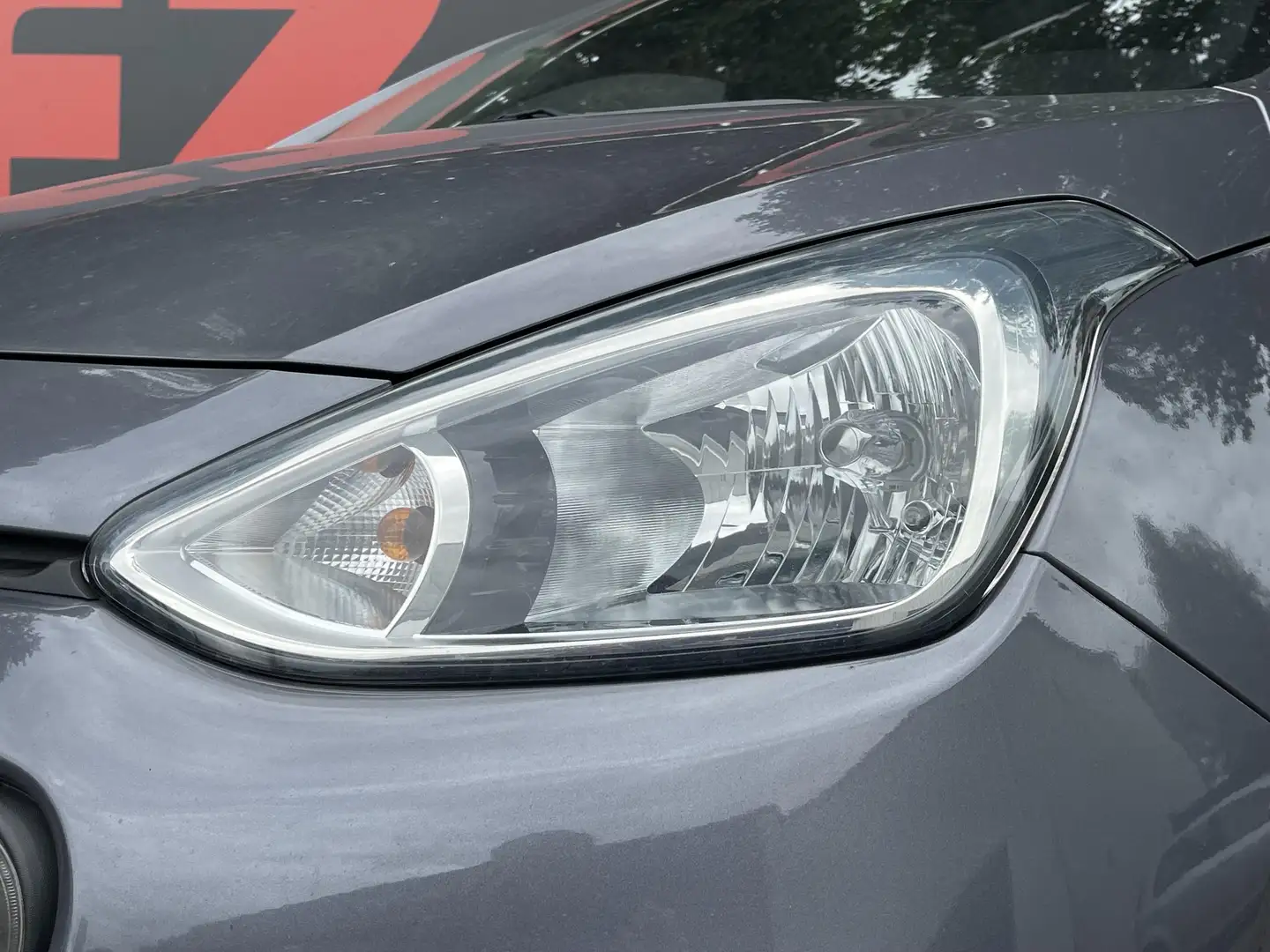 Hyundai i10 1.0i 67PK Comfort - Trekhaak - Airco - Cruise Cont Grijs - 2