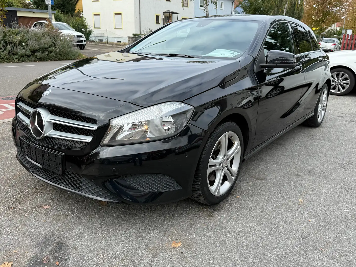 Mercedes-Benz A 180 A 180 BlueEfficiency Urban / Navi / PDC /Alu/SitzH Schwarz - 2