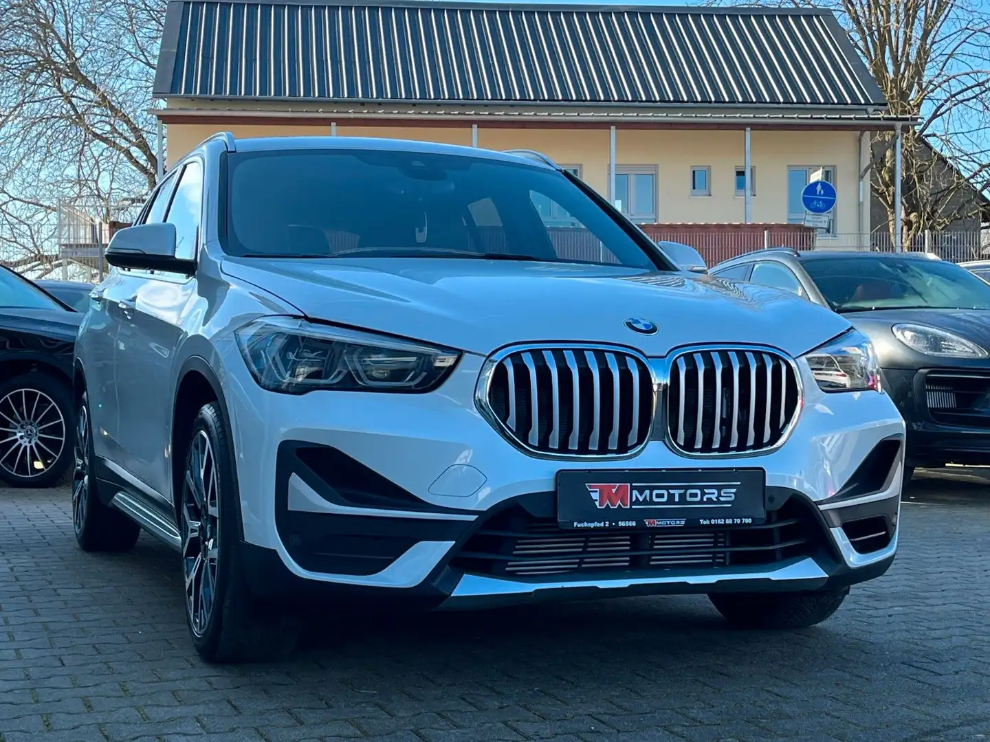 BMW X1 sDrive 28 i AMBIEN/H&K/MEMORY/HEAD UP/PANORAMA Weiß - 2