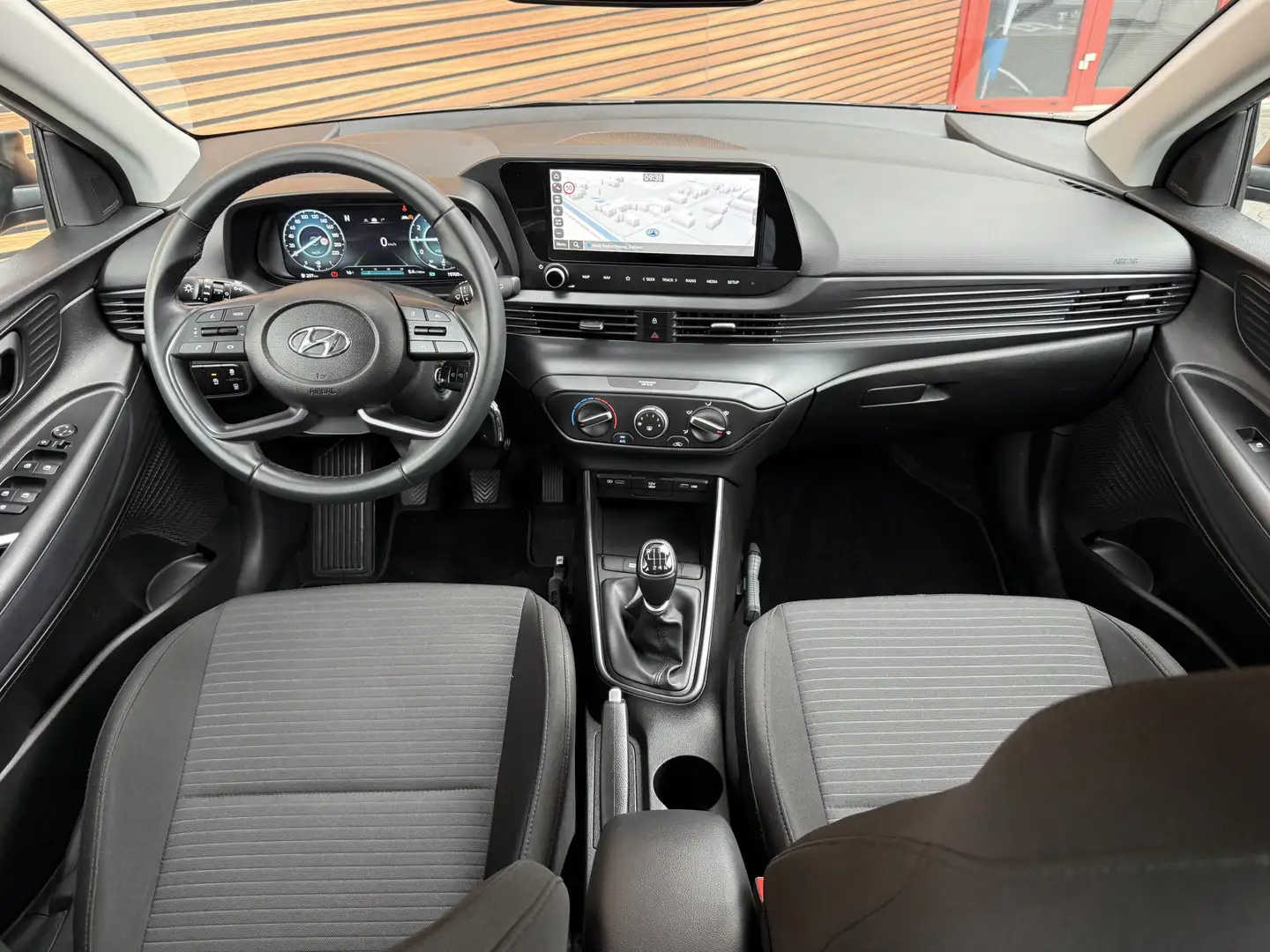 Hyundai i20 1.0 T-GDI Comfort Smart Trehkaak / Navi / Camera / Grijs - 2