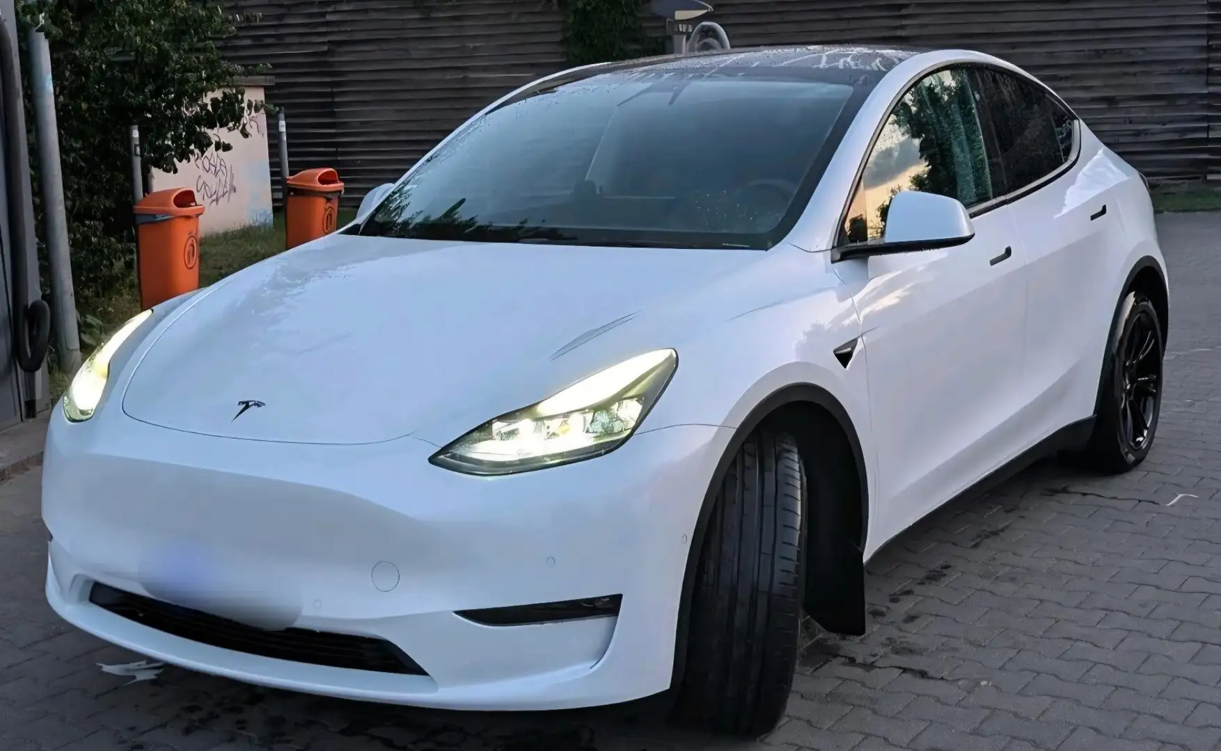 Tesla Model Y Long Range AWD 75kWh - 2