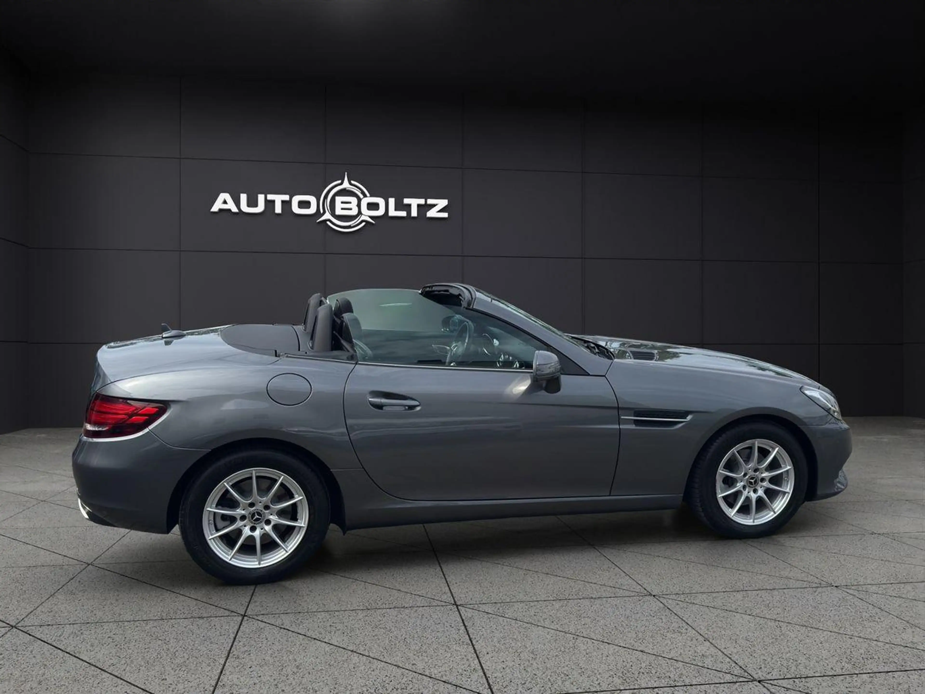 Mercedes-Benz SLC 180 9G Airscarf Navi Leder Kamera Parktronic — photo 7