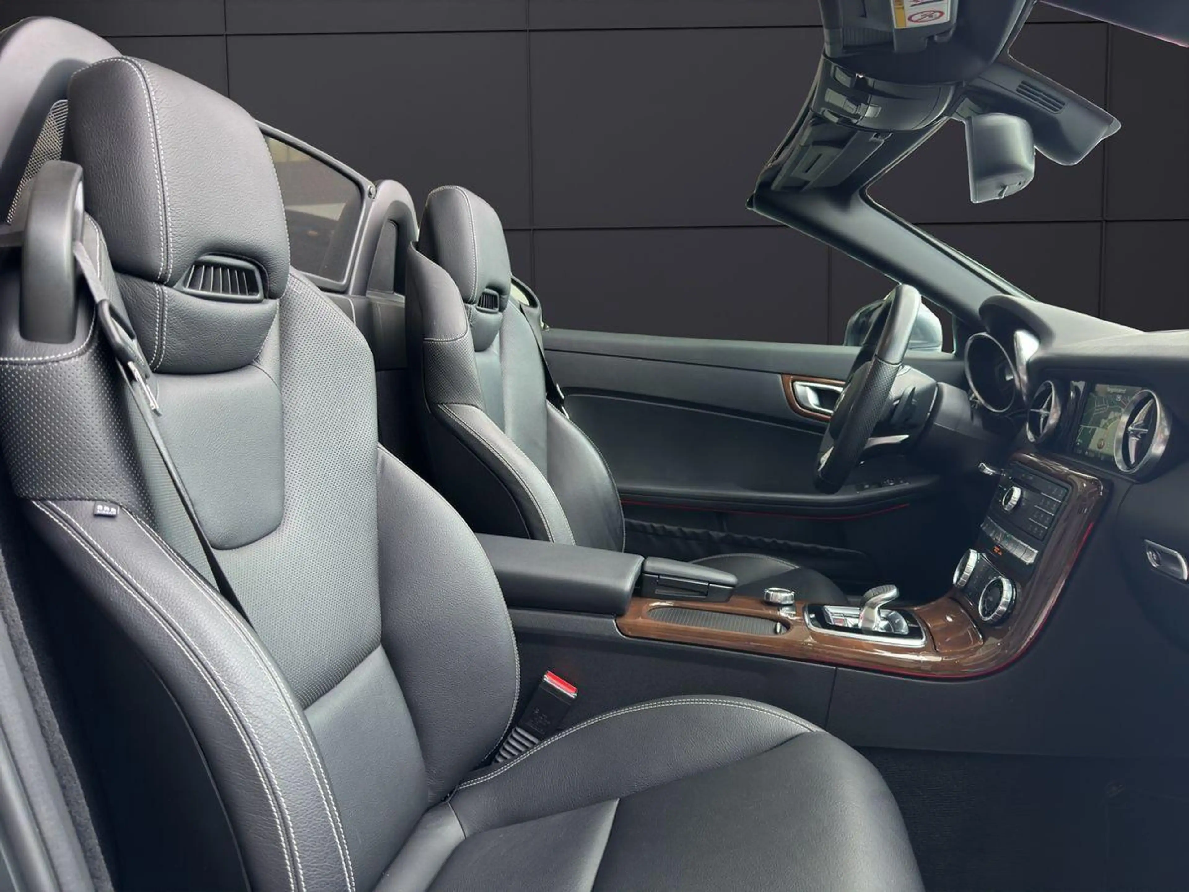 Mercedes-Benz SLC 180 9G Airscarf Navi Leder Kamera Parktronic — photo 15