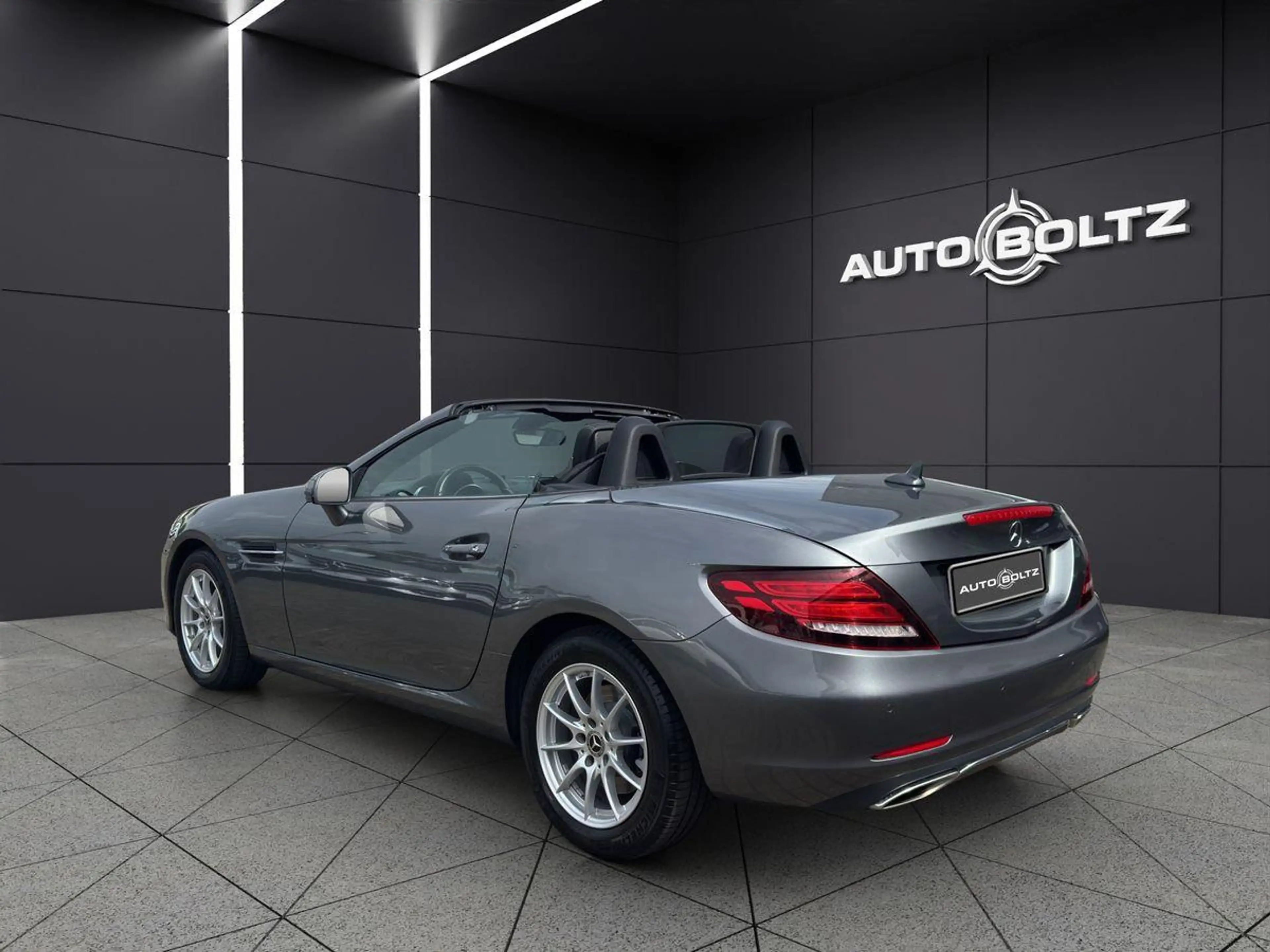 Mercedes-Benz SLC 180 9G Airscarf Navi Leder Kamera Parktronic — photo 4