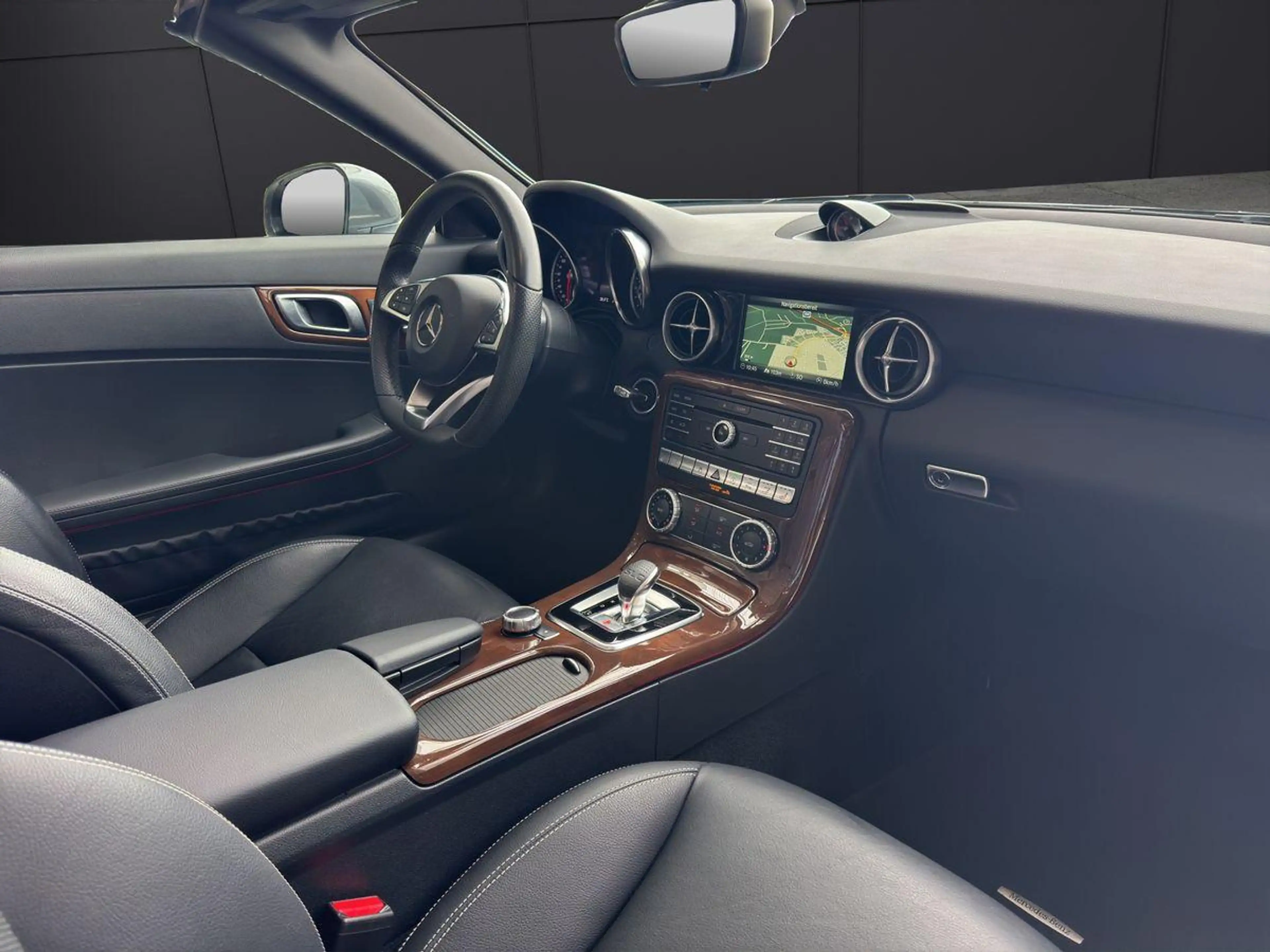 Mercedes-Benz SLC 180 9G Airscarf Navi Leder Kamera Parktronic — photo 9