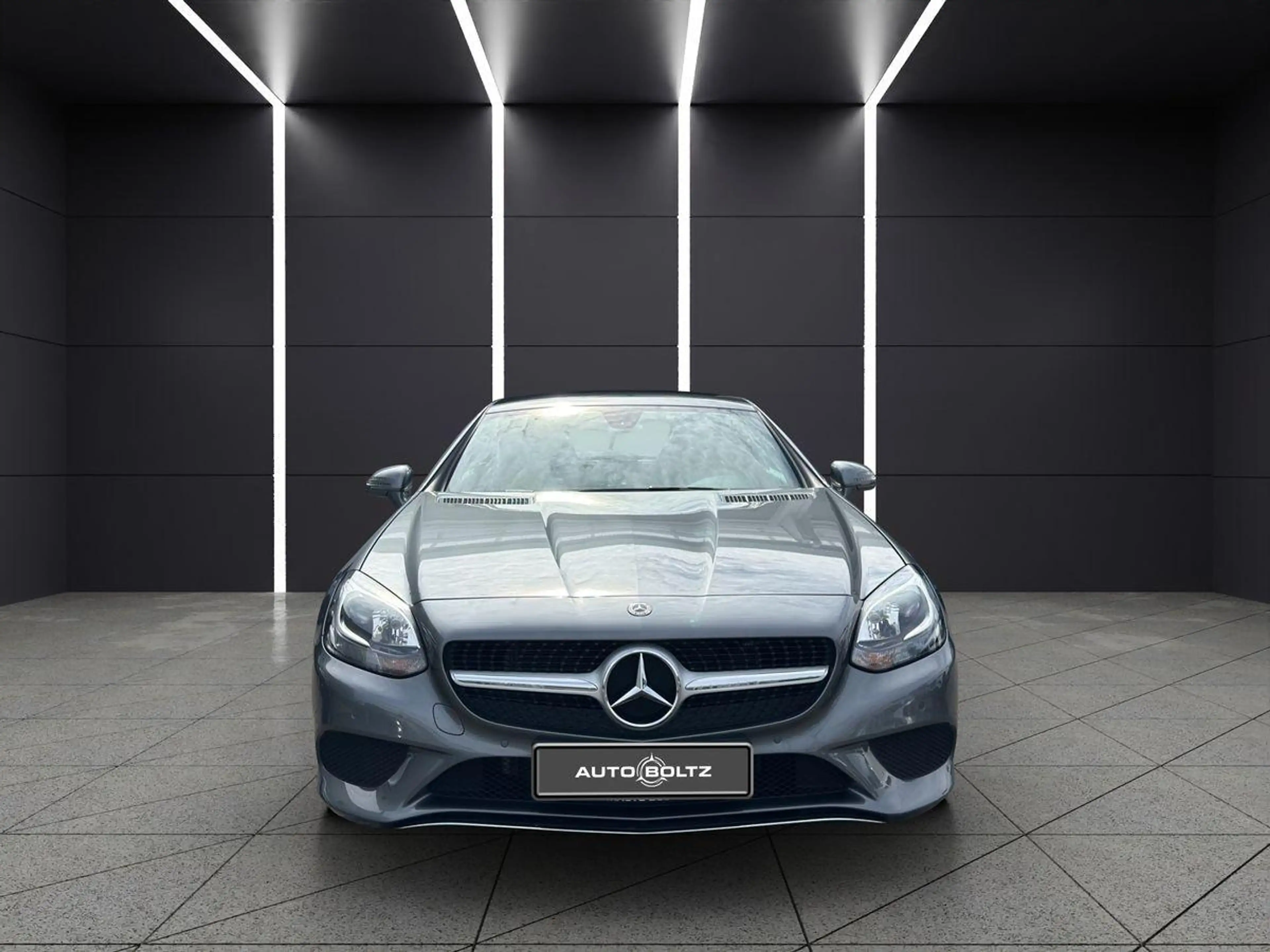 Mercedes-Benz SLC 180 9G Airscarf Navi Leder Kamera Parktronic — photo 2