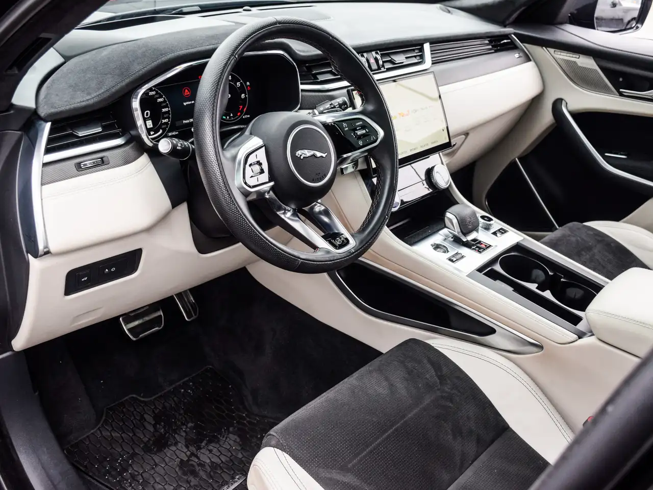 Jaguar F-Pace снимка Jaguar F-Pace