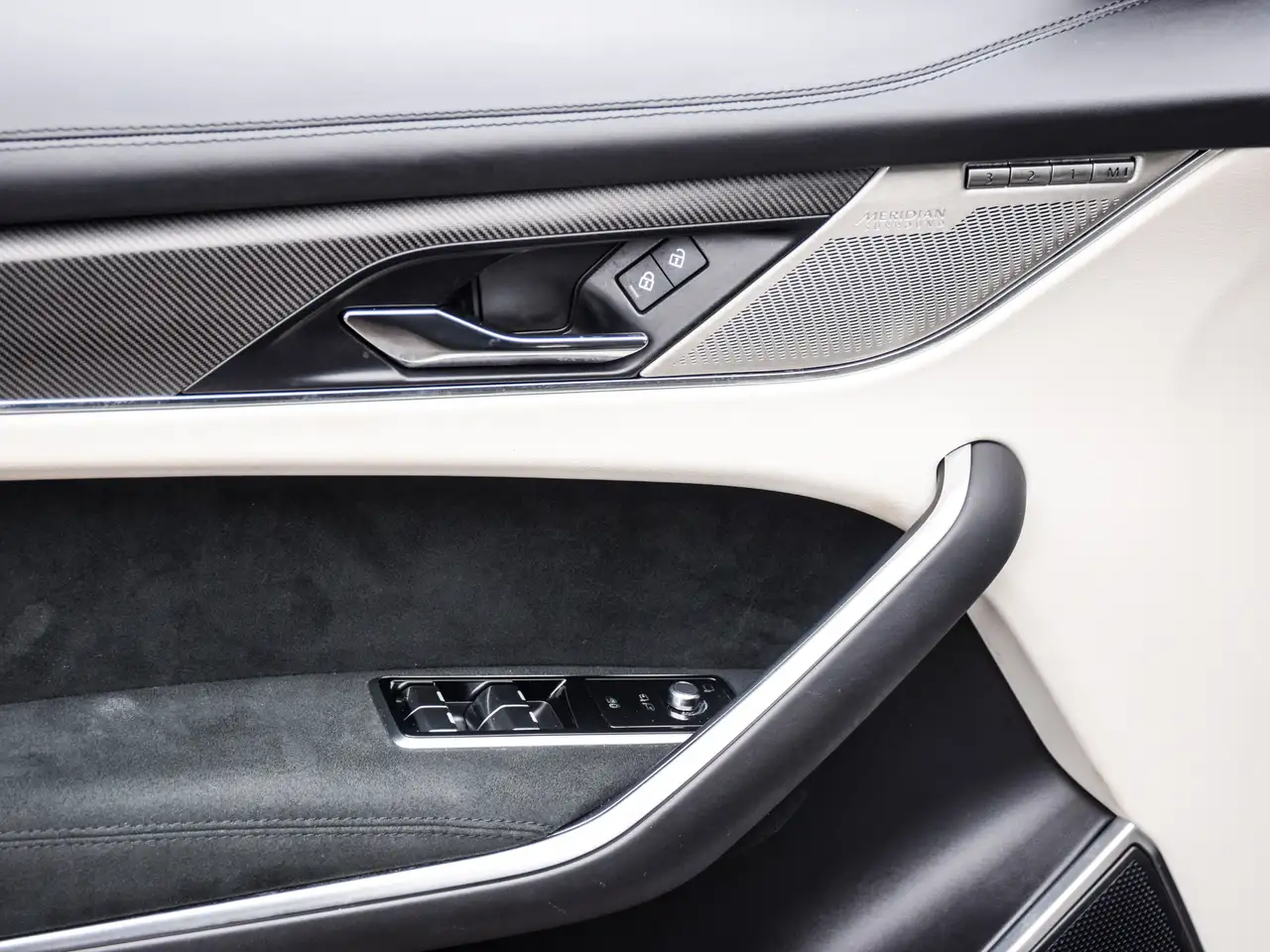 Jaguar F-Pace снимка Jaguar F-Pace